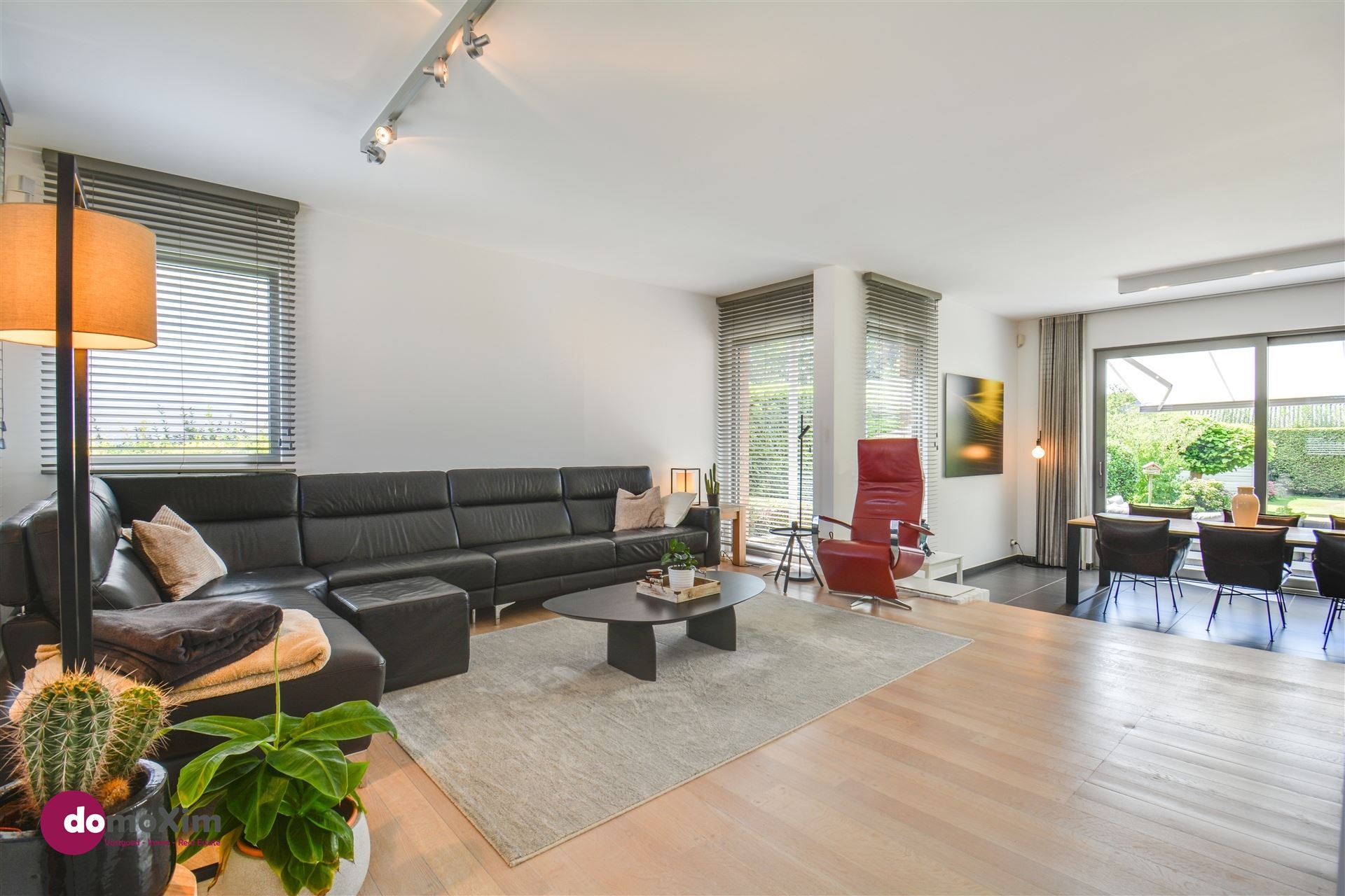 Speelse, vrijstaande woning met 384 m² woonplezier en een ZW-gerichte tuin vol privacy foto 2