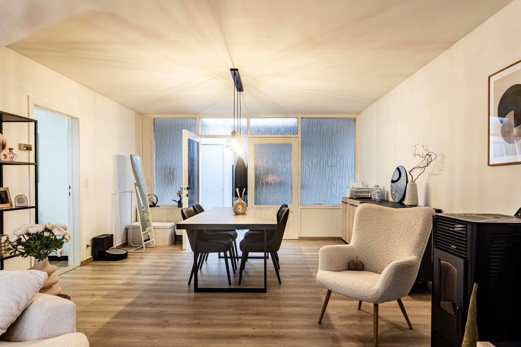 Te koop – lichtrijk en instapklaar appartement met garage foto 3