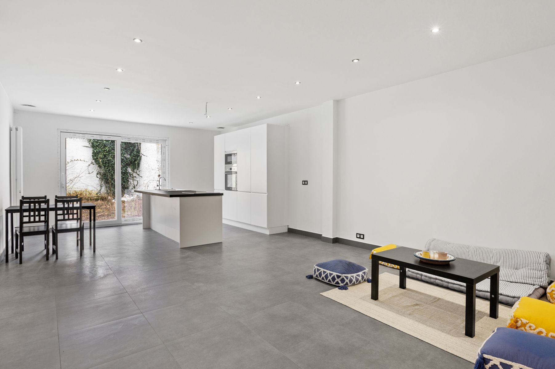 Luxe gerenoveerde woning met 4 slpk en garage foto 4