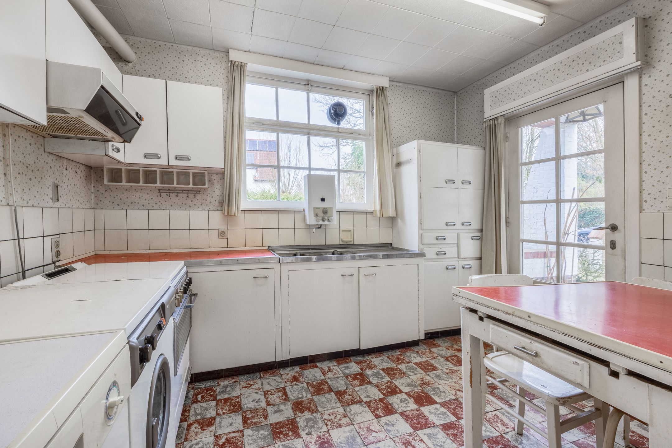 Charmante te renoveren woning nabij centrum van Brasschaat foto 15
