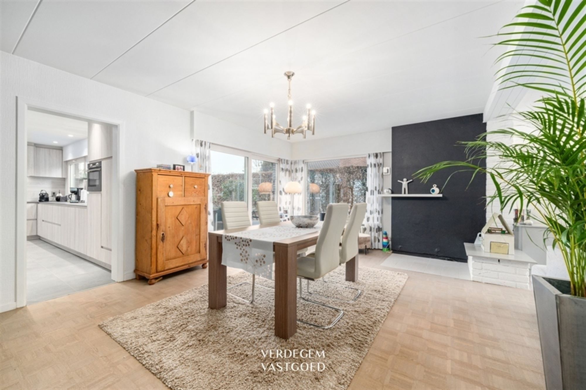 Stijlvolle en instapklare woning met 2+1 slaapkamers, garage en mooie tuin foto 7