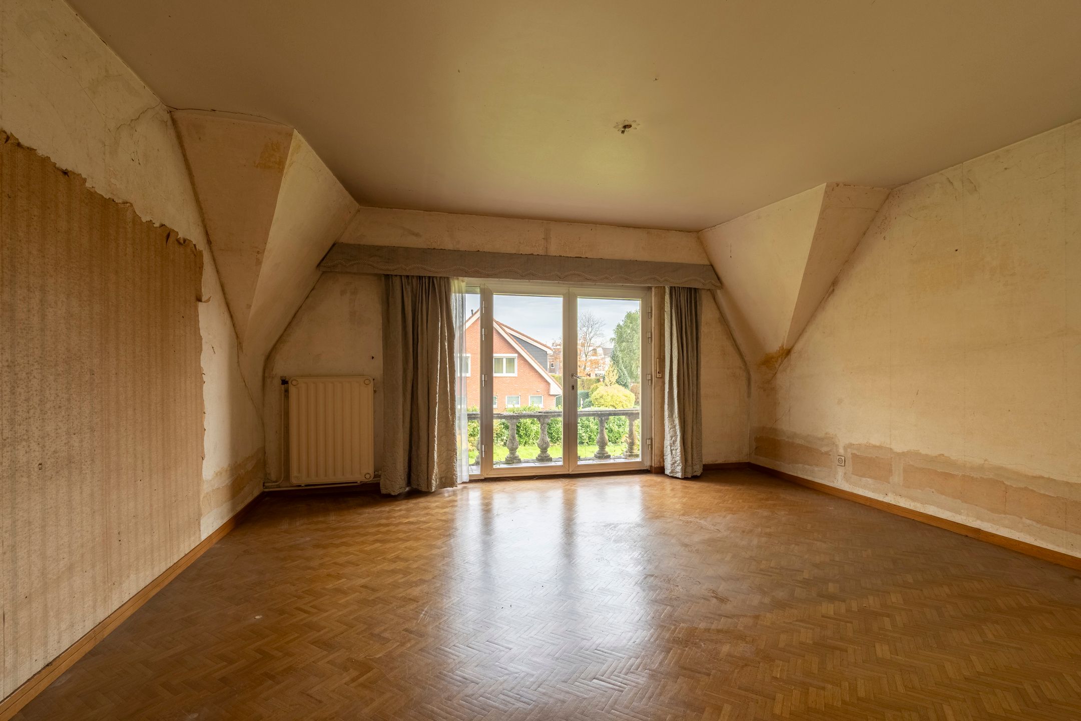 Te renoveren villa met weiland en verkavelingspotentieel foto 11