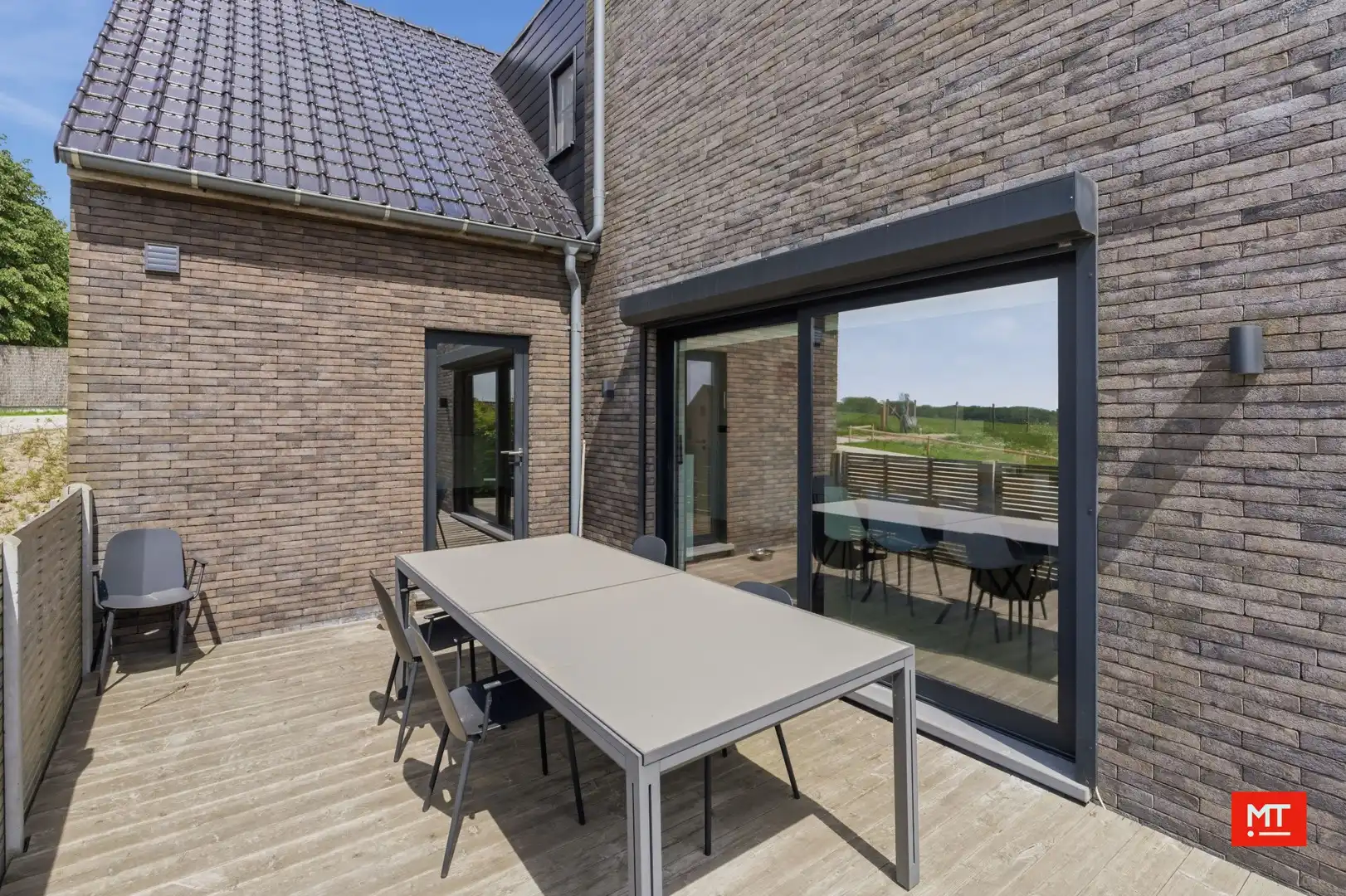 Instapklare alleenstaande woning op een rustige locatie in de dorpskern van Beselare foto 18