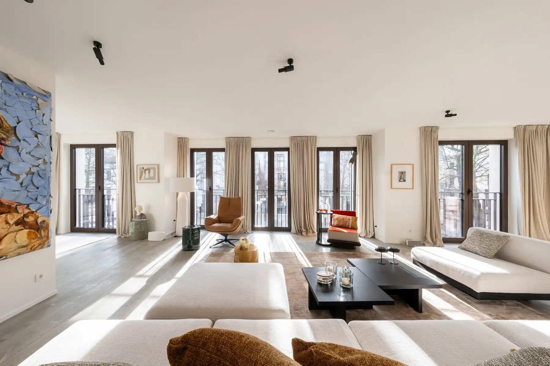 Riant luxe appartement met Parijse charme aan De Graanmarkt foto 2