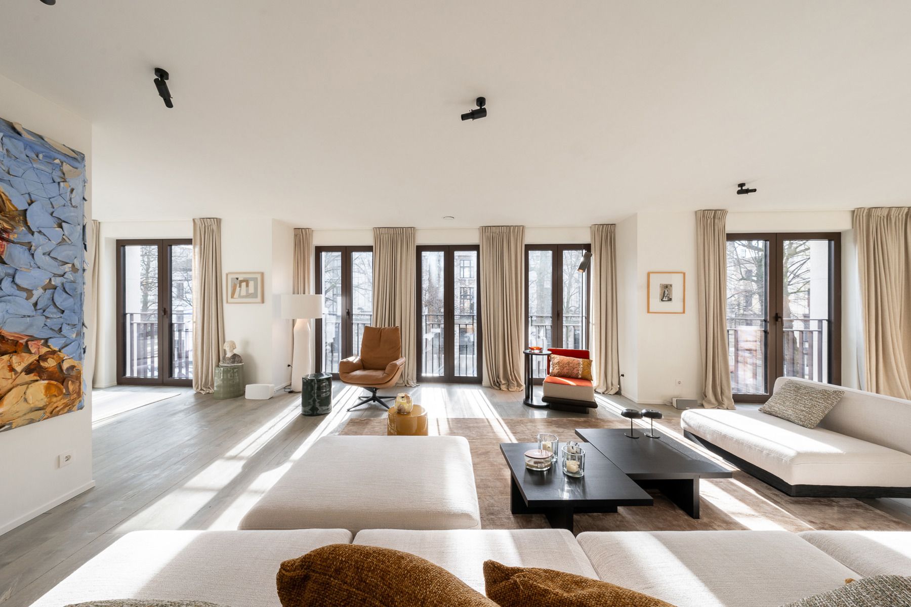 Riant luxe appartement met Parijse charme aan De Graanmarkt foto 2