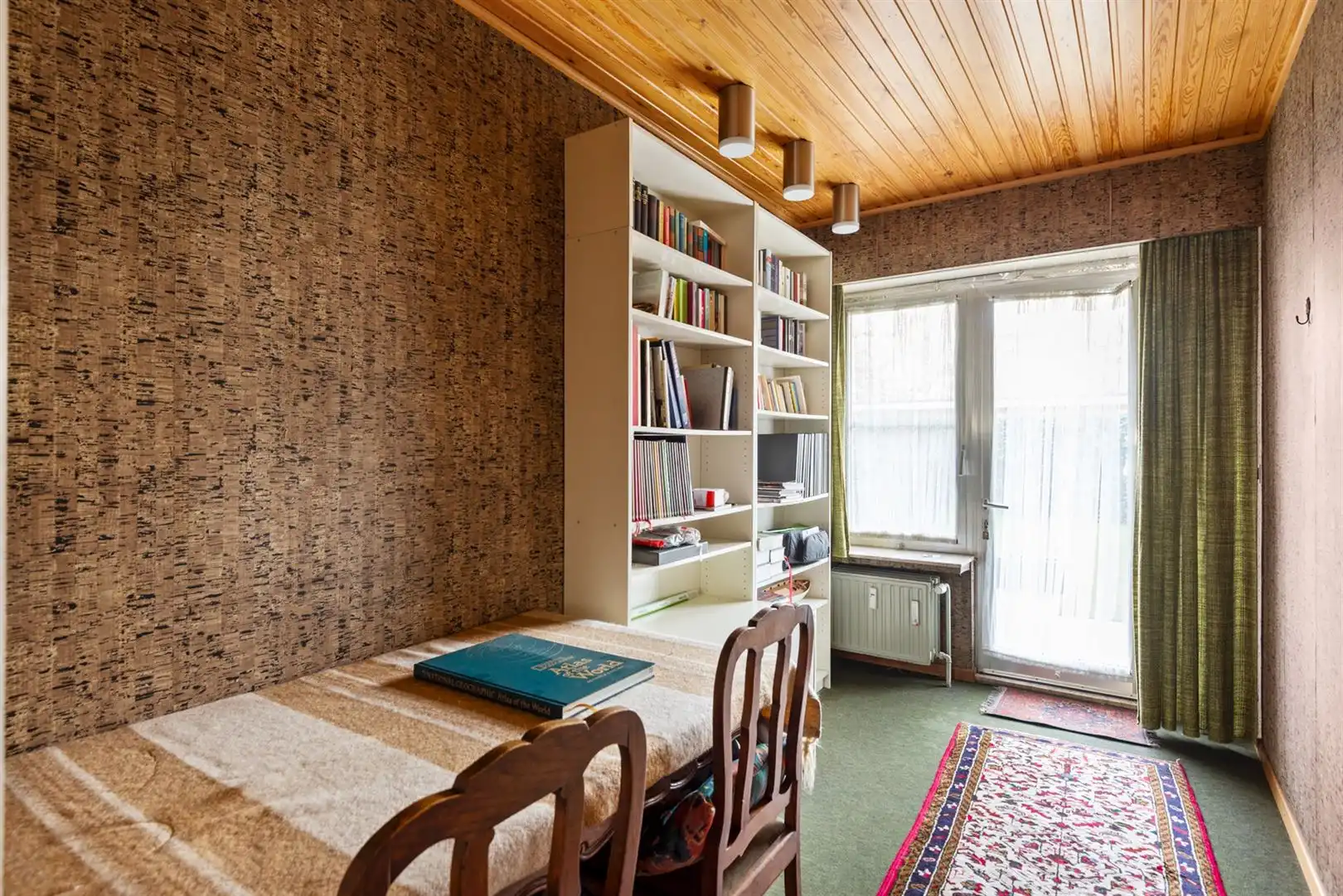 Ruim gelijkvloers appartement met tuin en garagebox foto 11