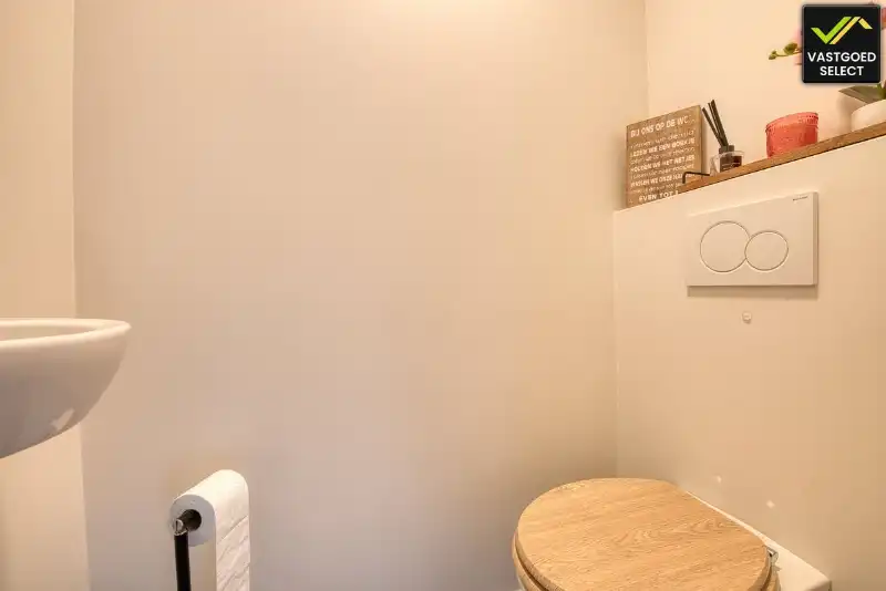 Statige herenwoning met bijgebouw, garage­mogelijkheden en patio in centrum Eeklo foto 6