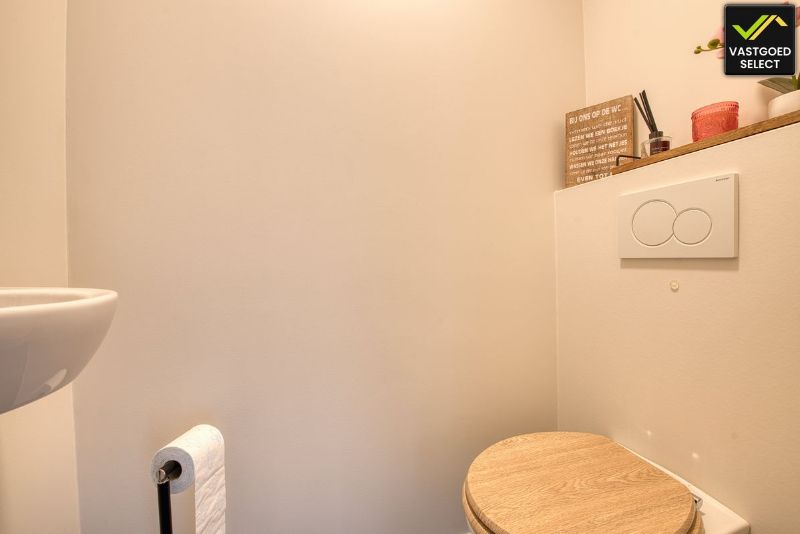 Statige herenwoning met bijgebouw, garage­mogelijkheden en patio in centrum Eeklo foto 6