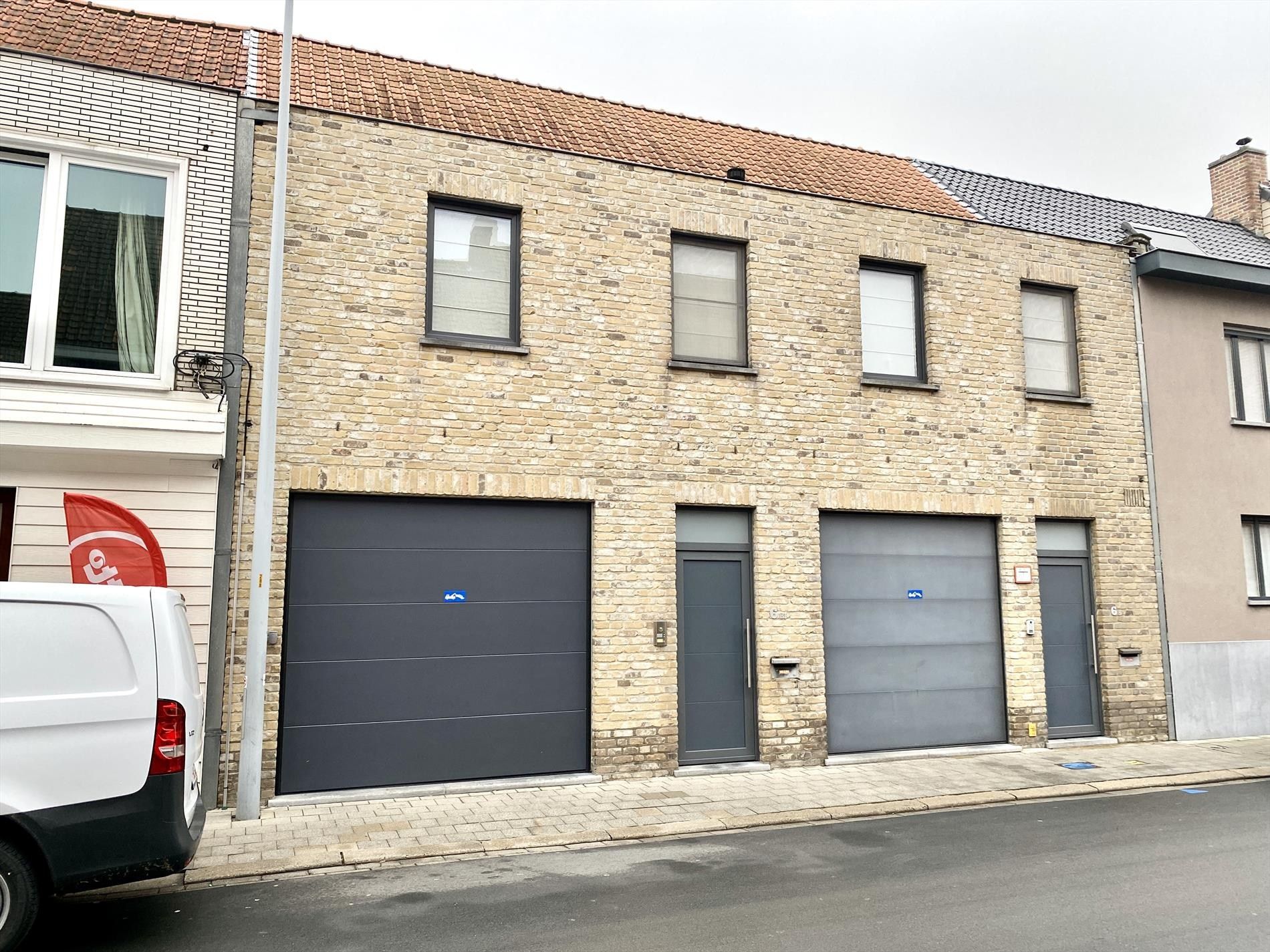 Ruime eigendom met garage en 2 slaapkamers foto 4