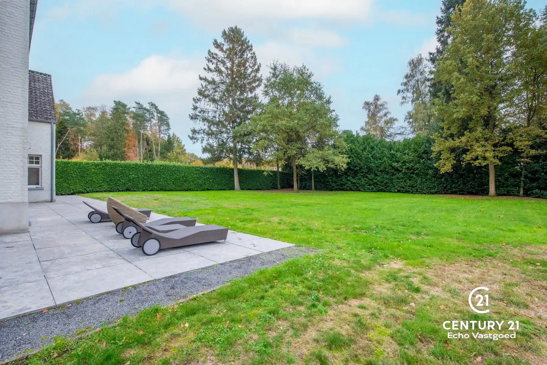 Unieke high-end villa met royaal woonoppervlak op 2415m² foto 15