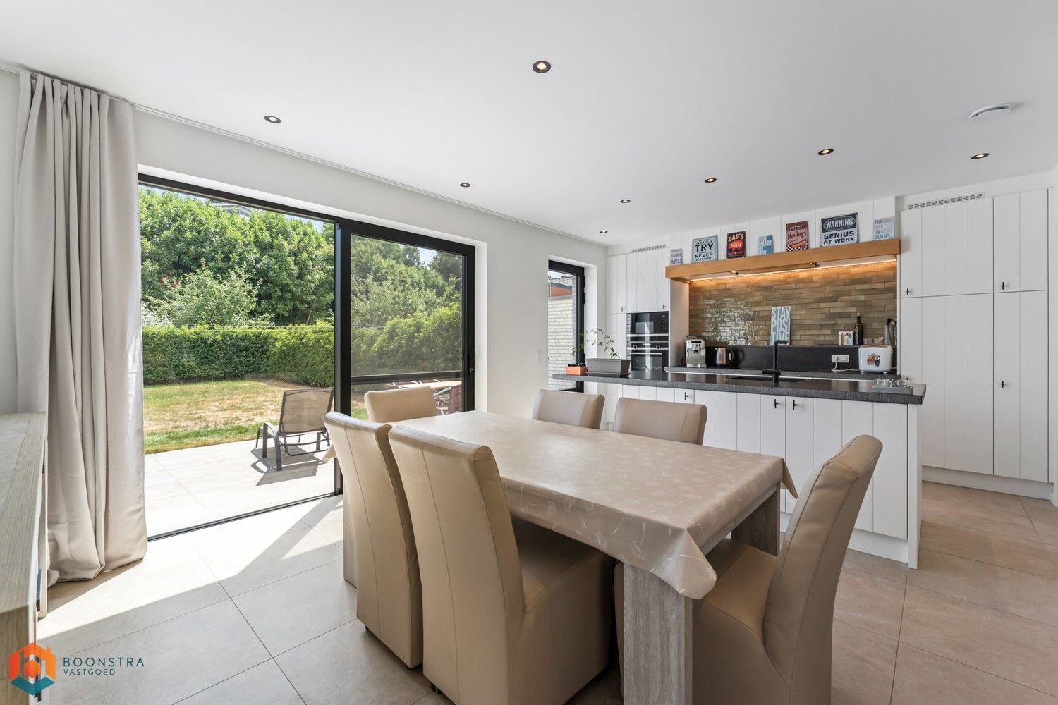 Instapklare woning met 5 slpkrs en tuin te Itegem foto 2
