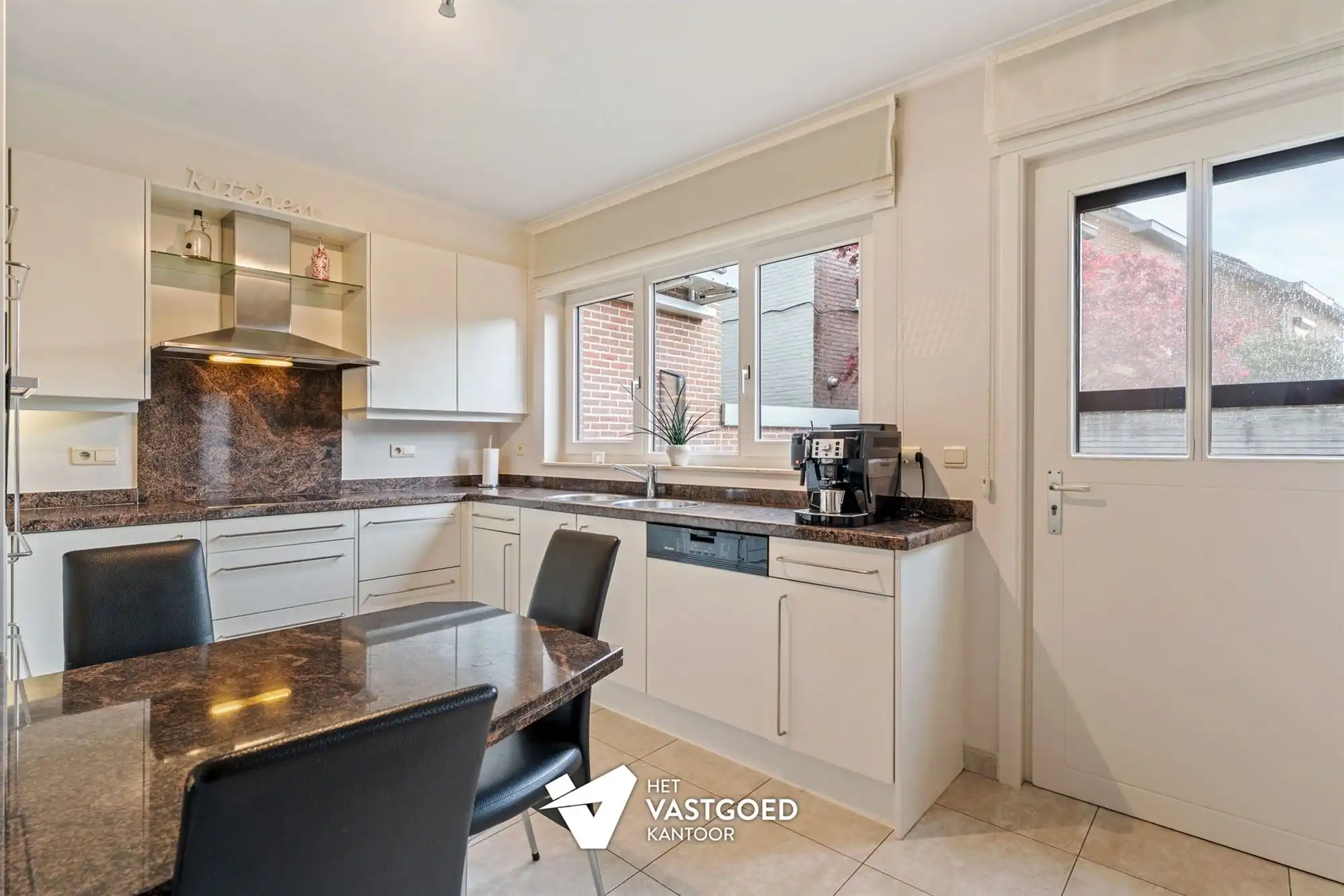 PERFECT ONDERHOUDEN STADSWONING (174M²) MET 5 SLAAPKAMERS EN AANPALENDE GARAGE foto 10