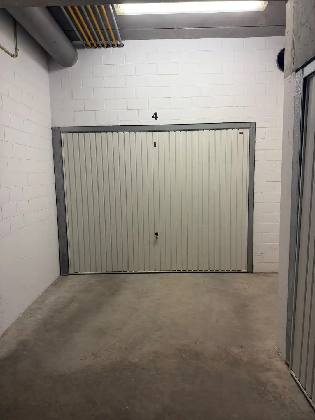 Gesloten garagebox in de omgeving van het casino! foto 4