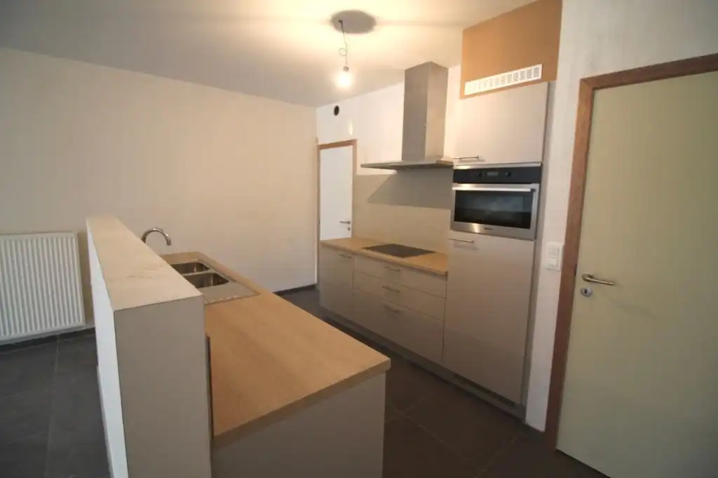 Gelijkvloers, energiezuinig appartement in centrum Westrozebeke foto 2