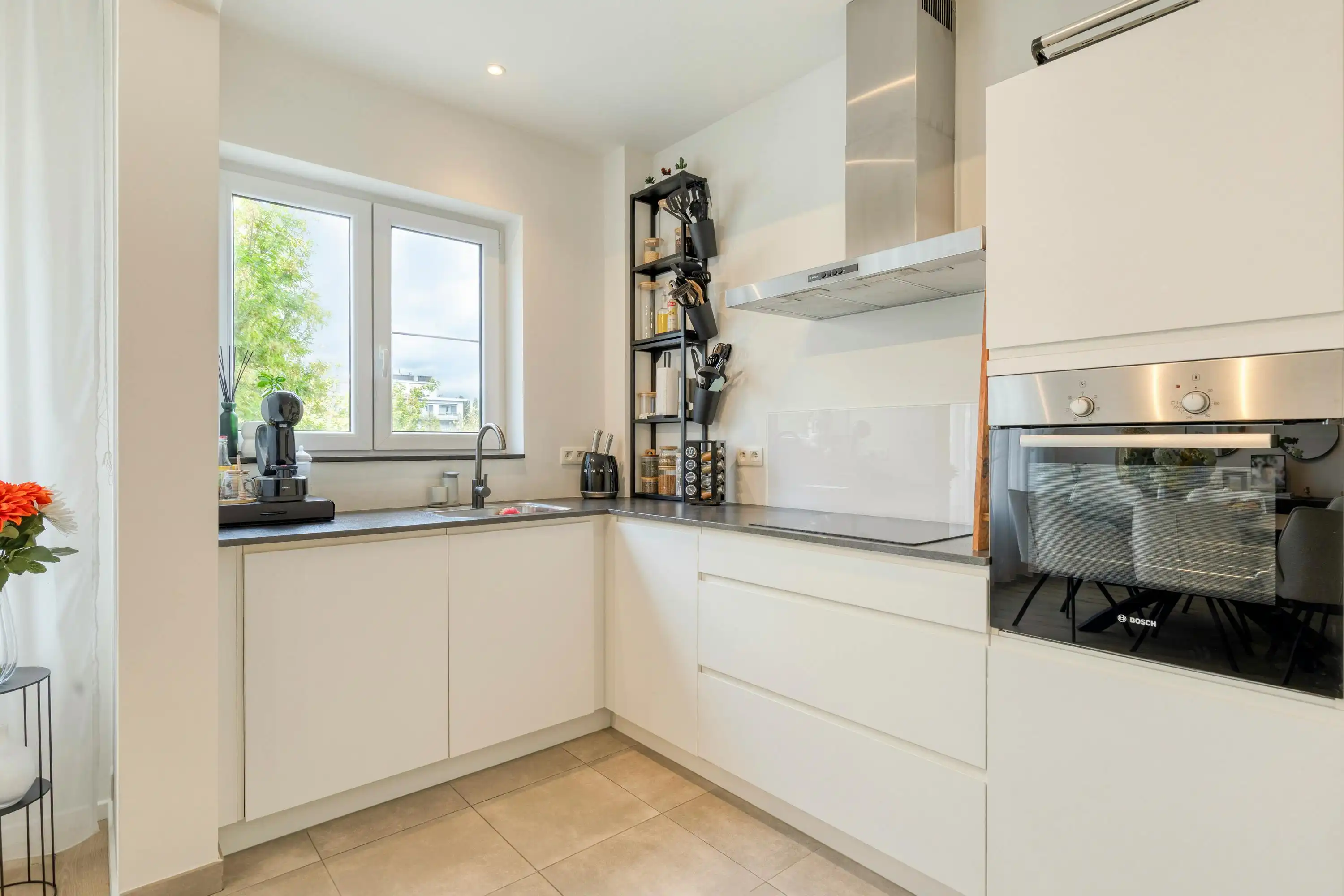 Appartement te koop in Merksem met 2 slaapkamers en garage foto 7