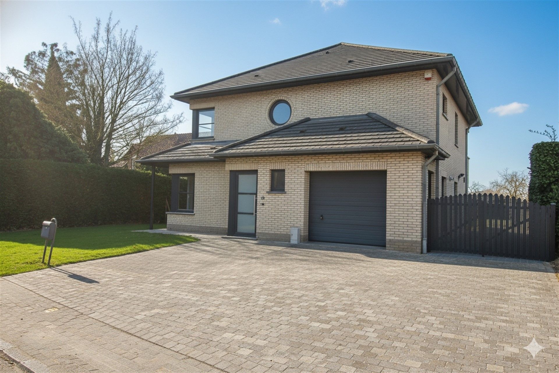 Rustig gelegen villa met ruime tuin foto 2