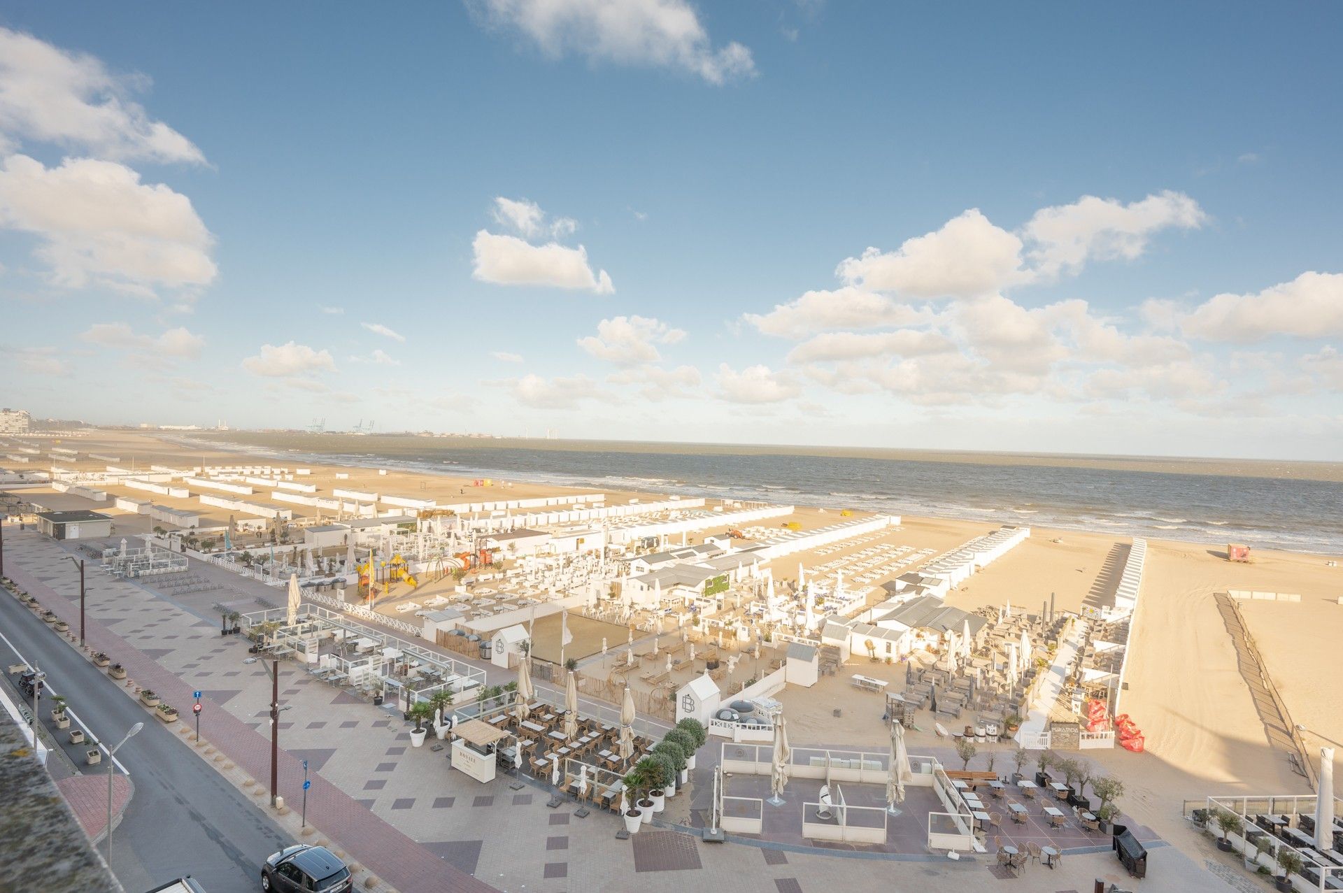 Gemeubeld: verfijnd gerenoveerd appartement op de zeedijk vlakbij het Rubensplein te Knokke! foto 28