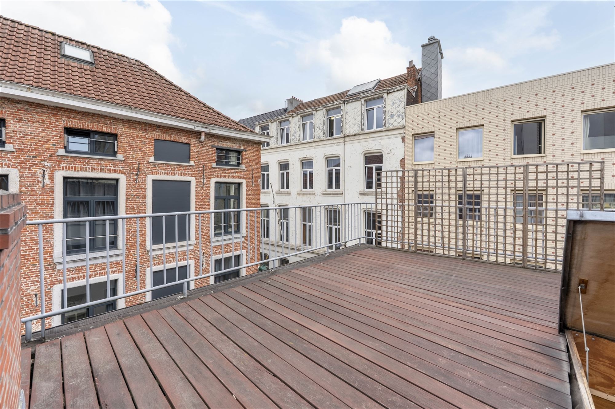 Charmant hoekhuisje met dakterras foto 14