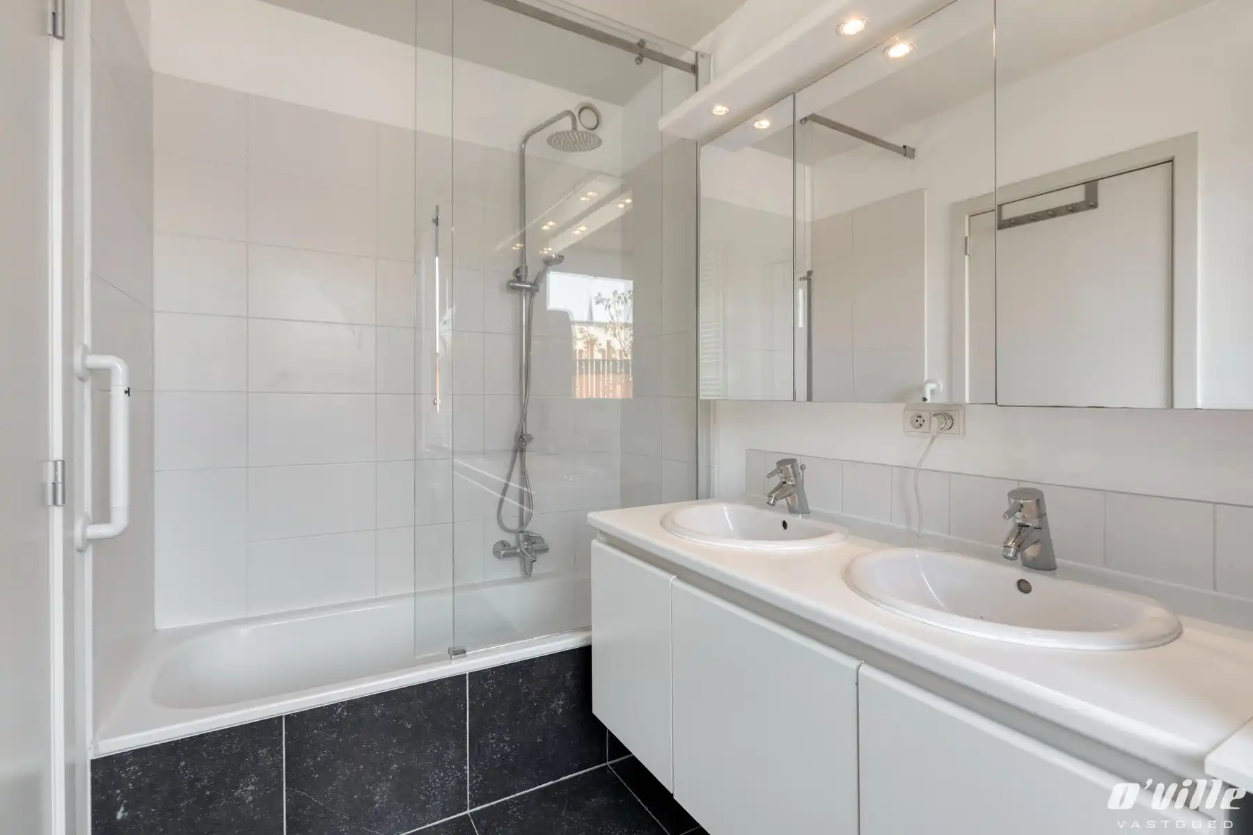 Modern stijlvol appartement strategisch gelegen op 5 km van de NATO foto 11