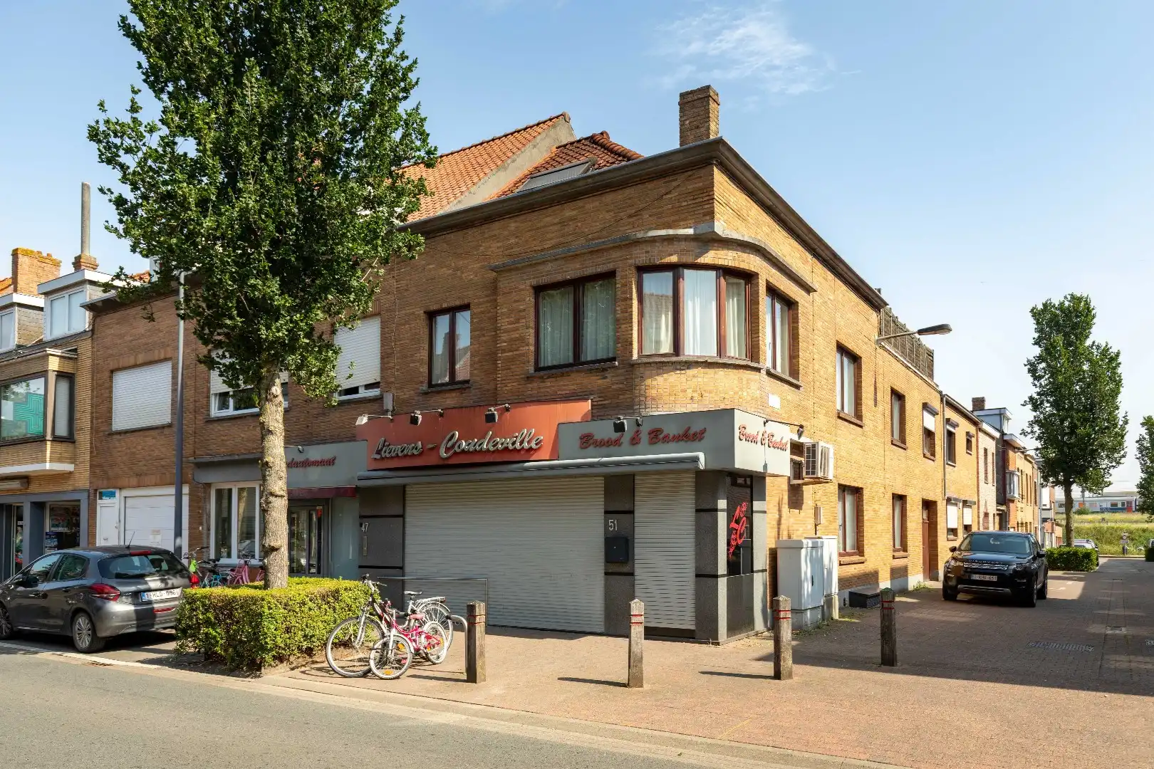 Projectgrond met handelszaak, atelier en 3 woningen foto {{pictureIndex}}