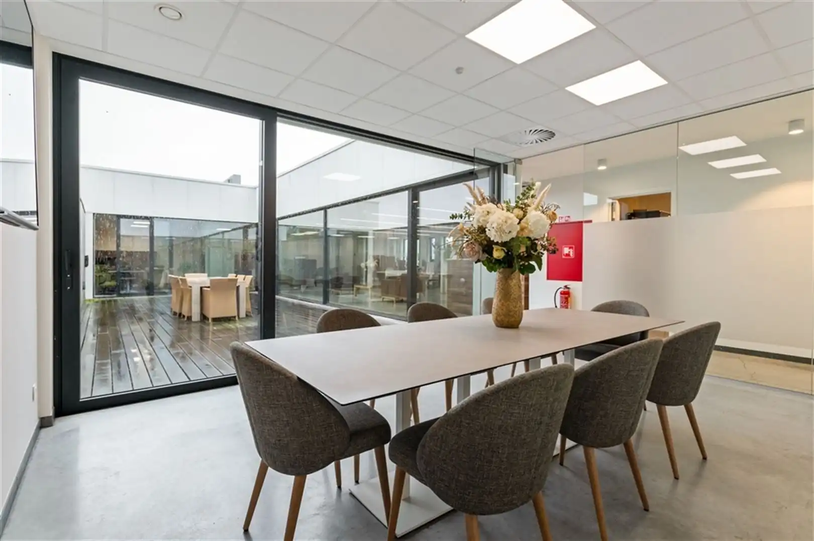 Moderne instapklare kantoren te huur foto 15