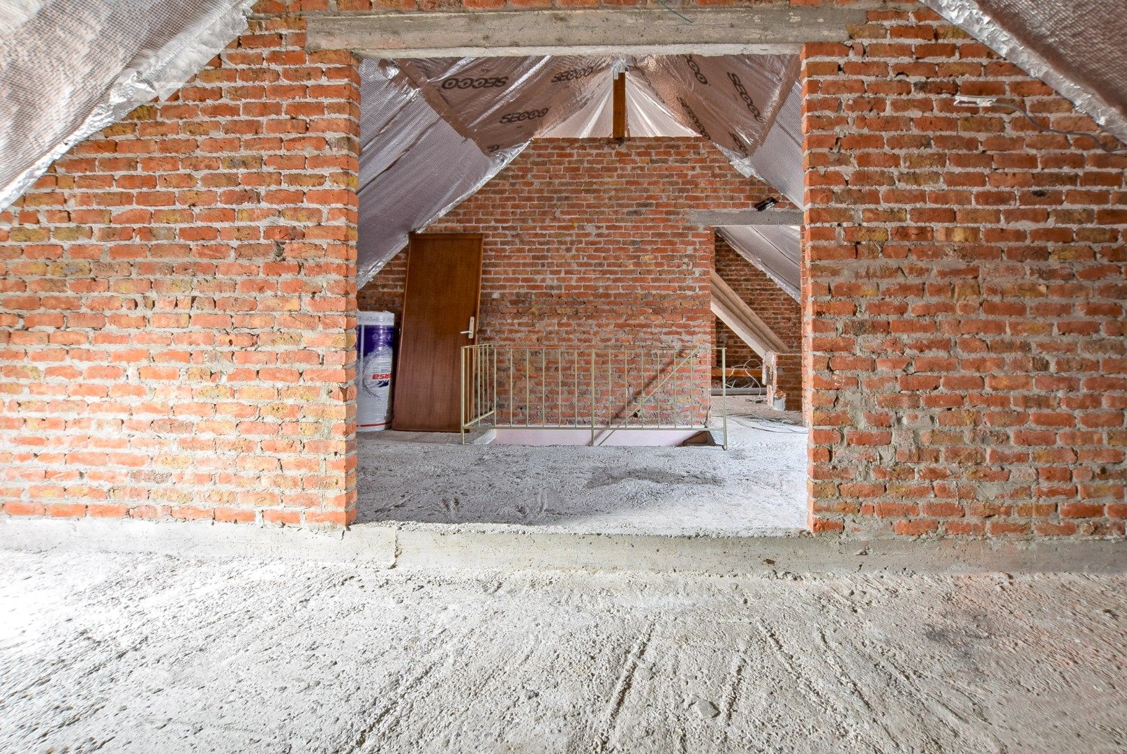 Ruime woning momenteel opgedeeld in 2 appartementen met inpandige garage en tuin op 240m². foto 19