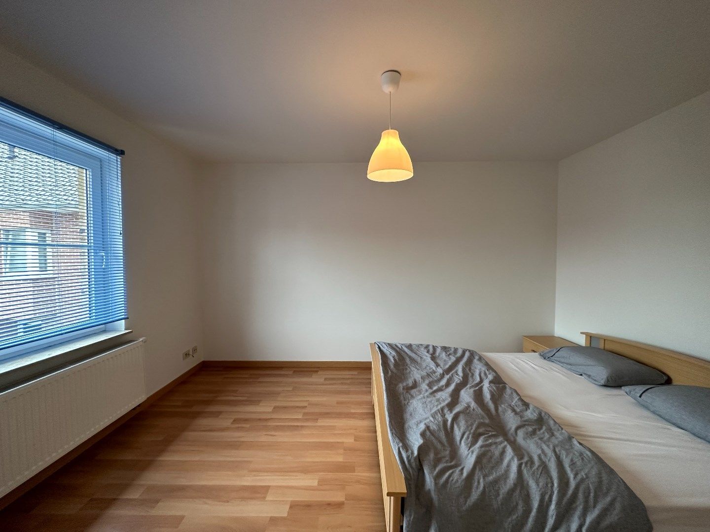 Centraal gelegen, lichtrijke woning met drie slaapkamers en garage foto 7