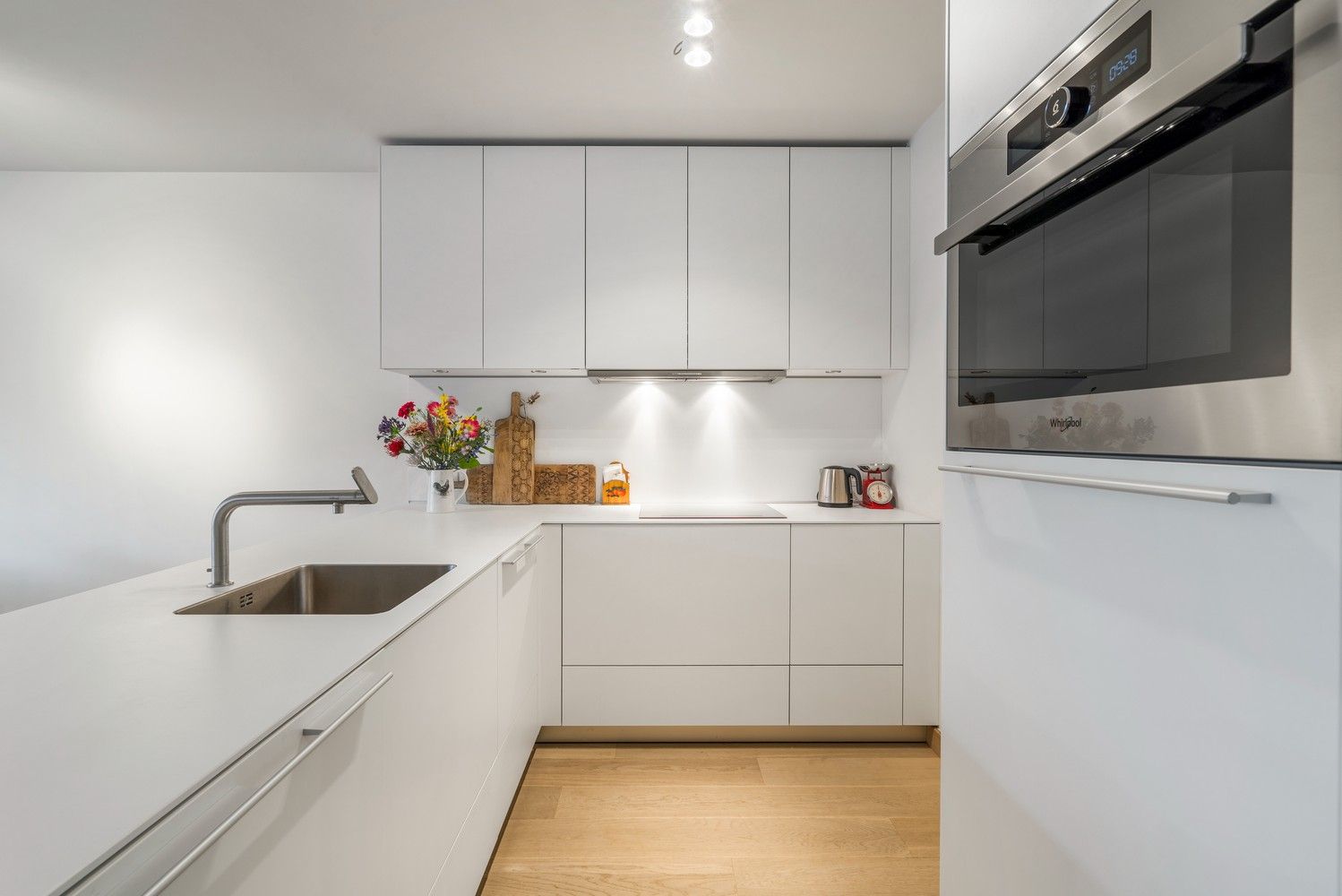 Volledig instapklaar, hedendaags en zeer stijlvol gemeubeld appartement met 2 slaapkamers foto 8