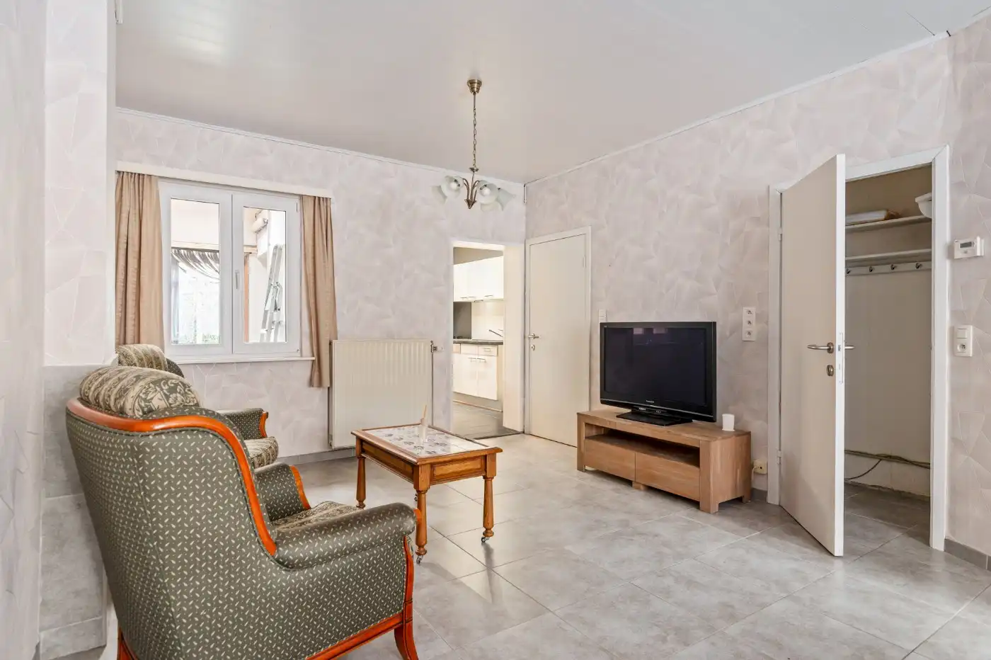 Leuke starterswoning met 2 slpk., garage en gezellig west-tuintje foto 4