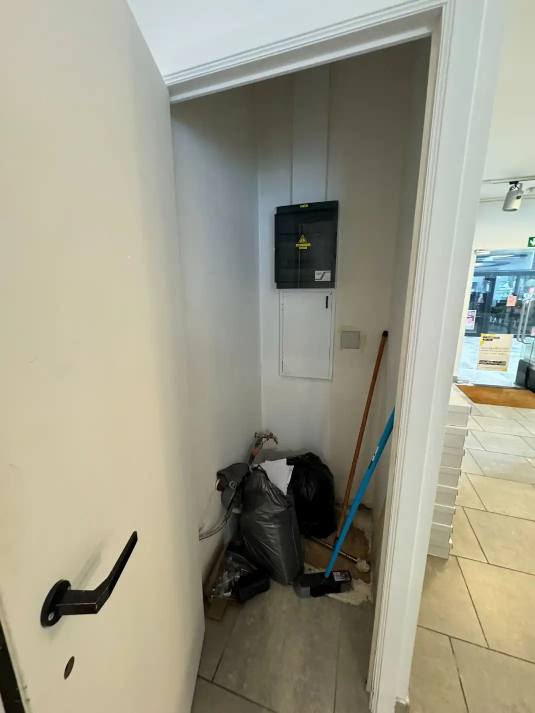 Handelsruimte in shopping 2  foto 8