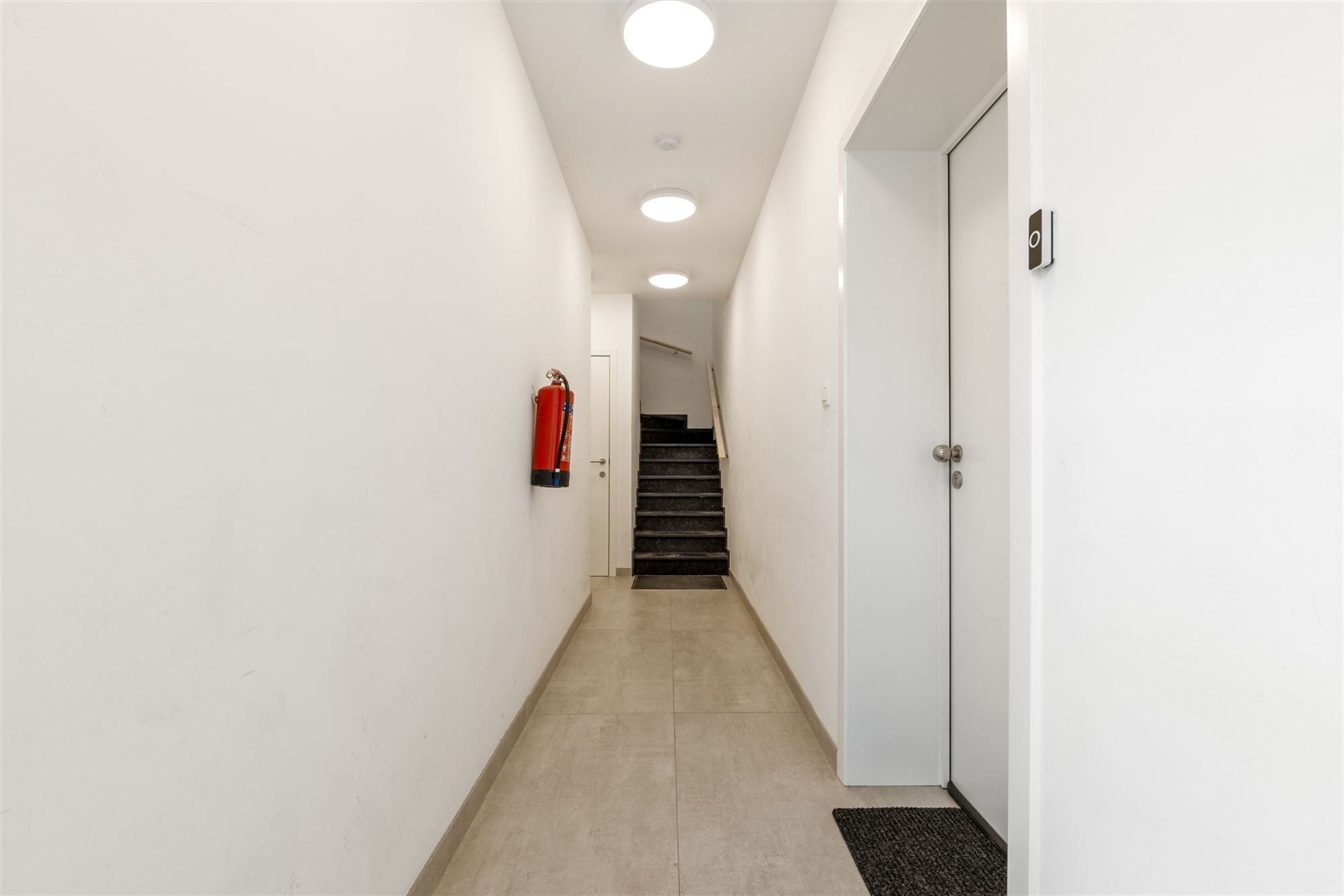 KNAP APPARTEMENT MET 3 SLKS EN STAANPLAATS IN LANDEN  foto 3
