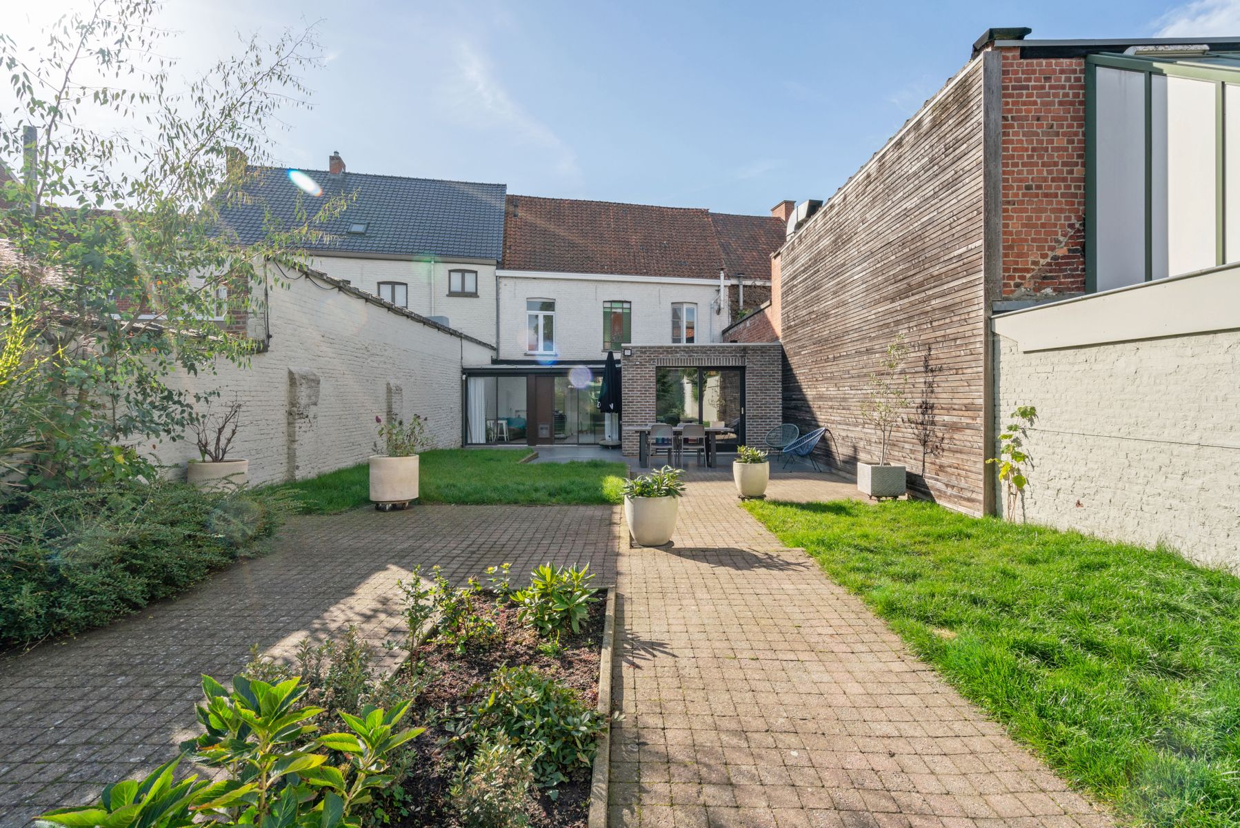 Zeer ruime gezinswoning met 3 slaapkamers, tuin en garage foto 8