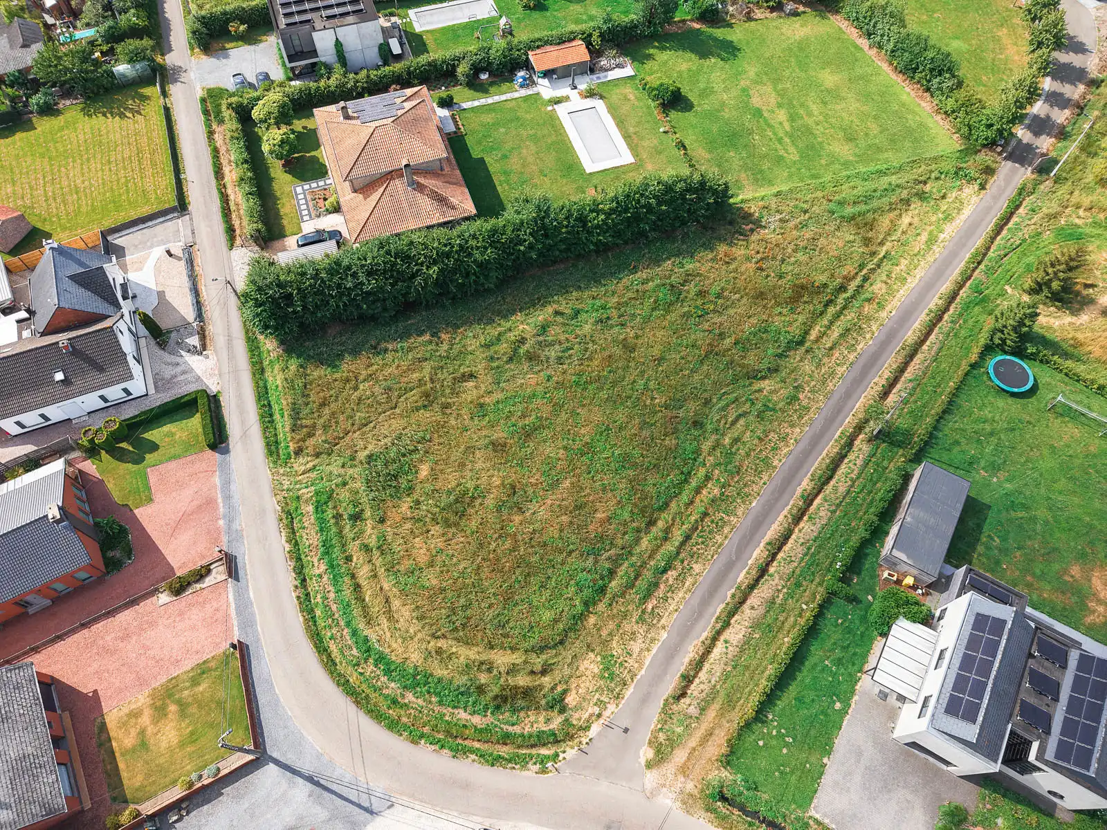 Perceel met mogelijkheden om uw droomproject te realiseren foto {{pictureIndex}}