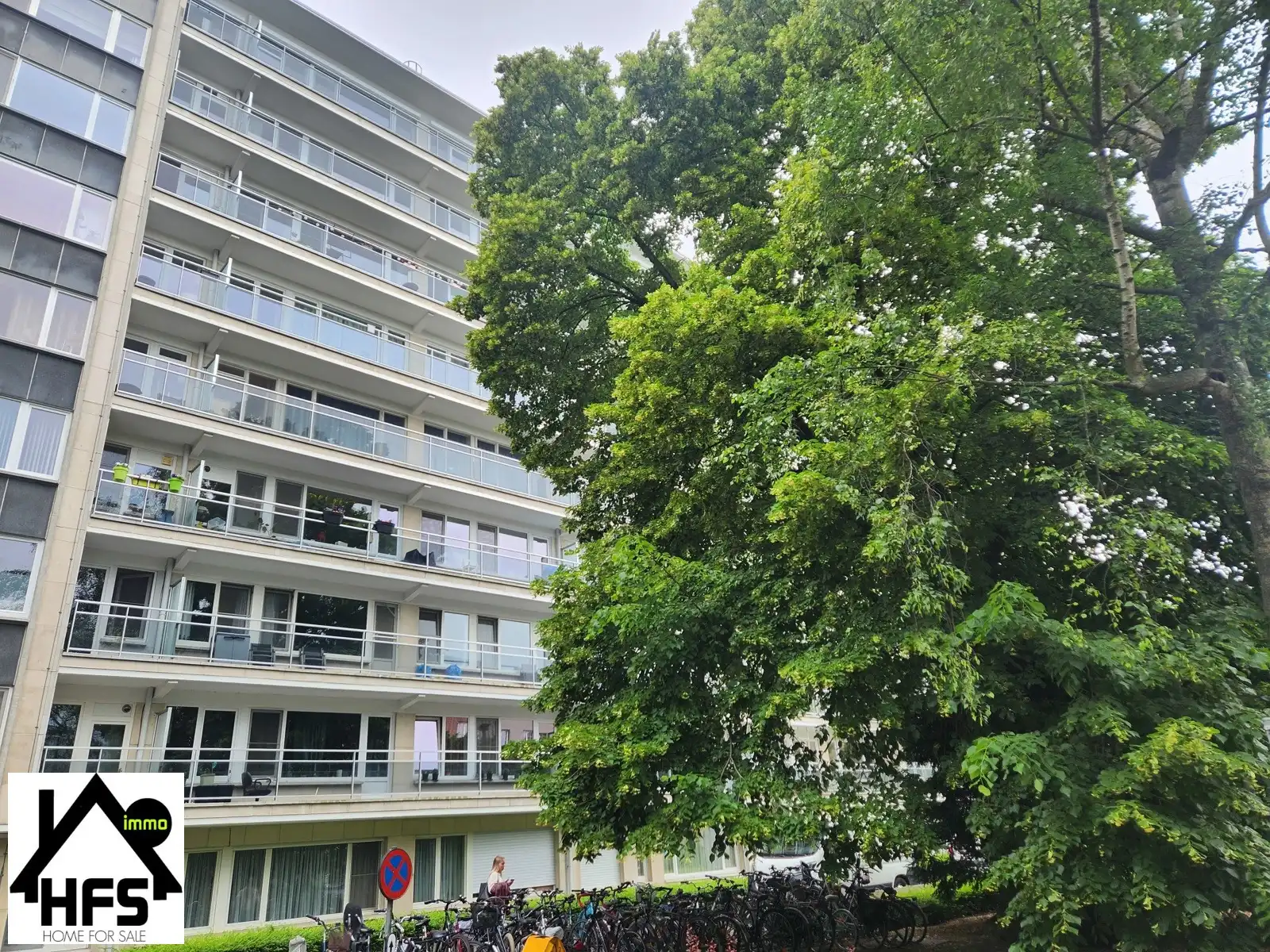 Toffe studio in de binnenstad met terras en mooi uitzicht foto 7