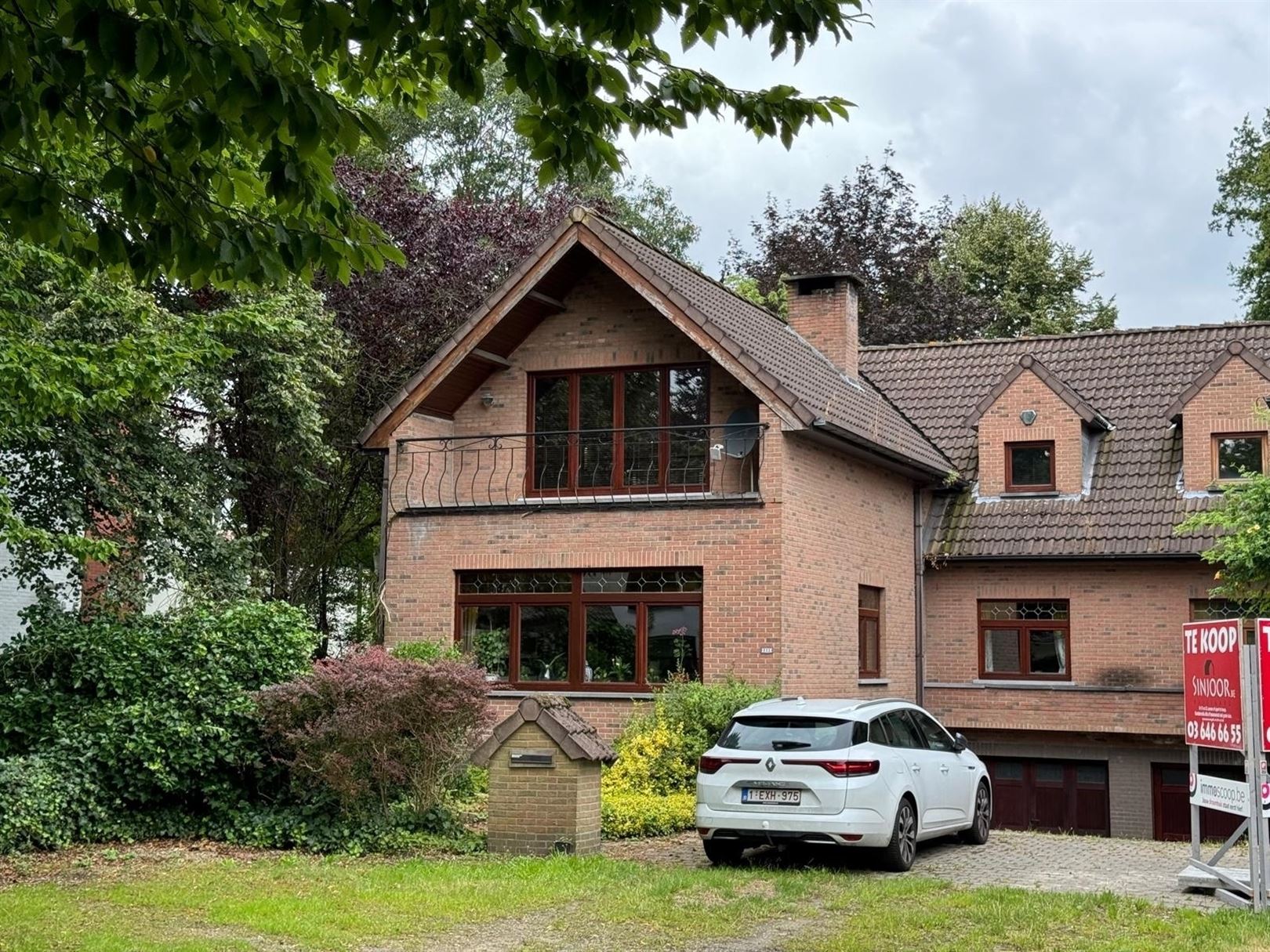 Karaktervolle half open villa met grote tuin 1.189m² in een rustige straat. foto 3