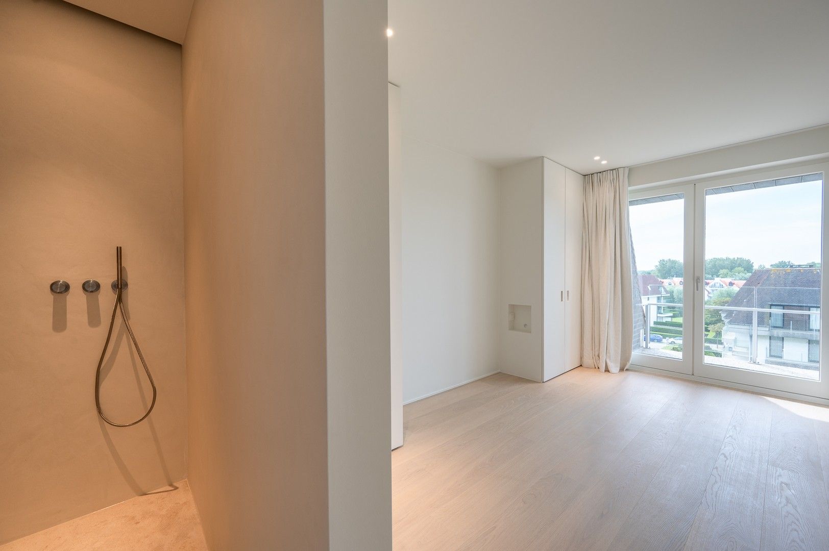 Magnifiek appartement op de wandeldijk in het Zoute, met adembenemend frontaal zeezicht. foto 14