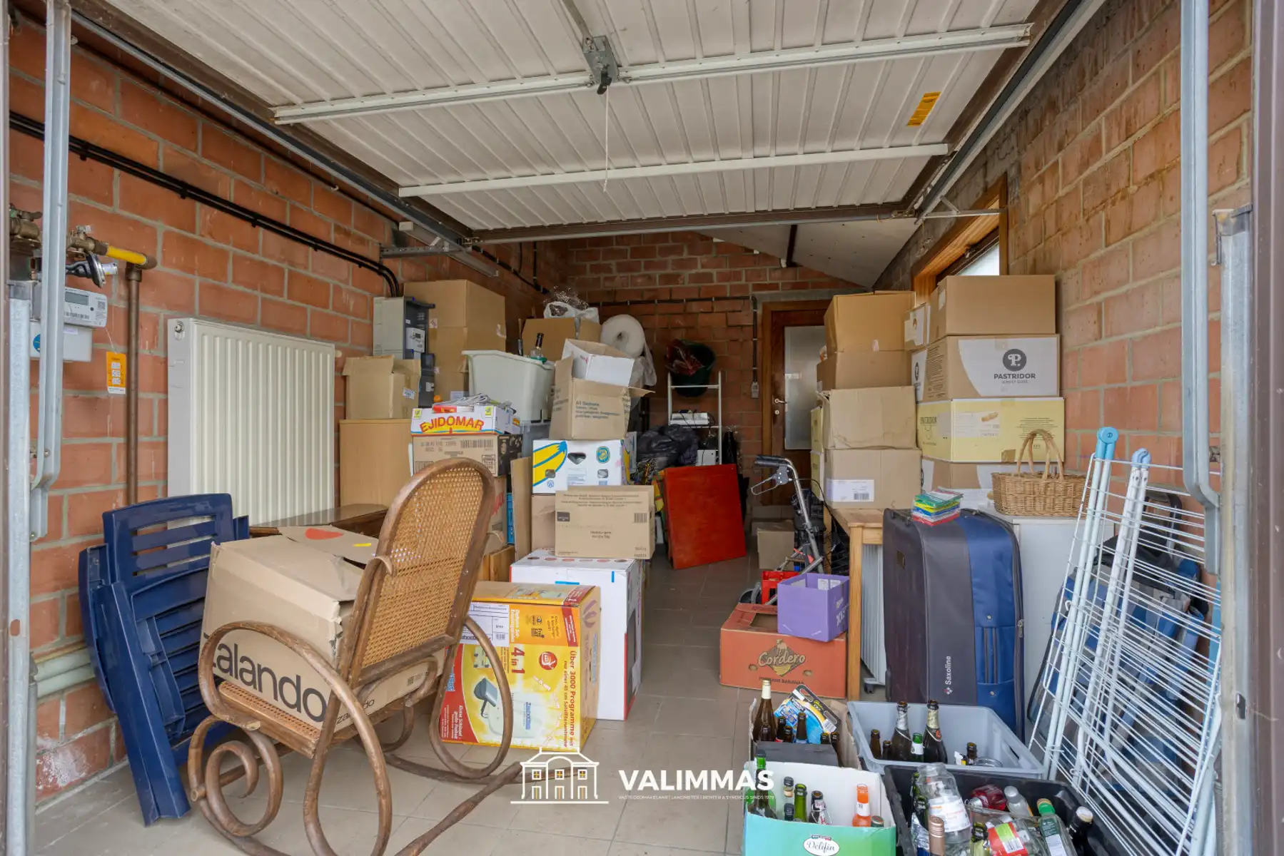 Een driegevelwoning met garage en grote tuin, op ± 26 are ! foto 16