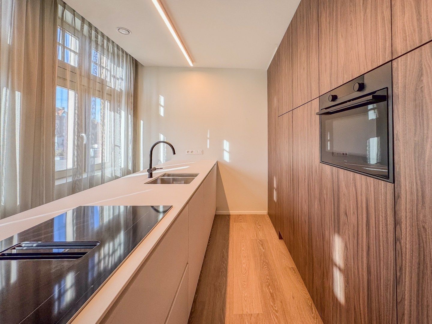 Ruim appartement met 3 slaapkamers en terras in het centrum. foto 6