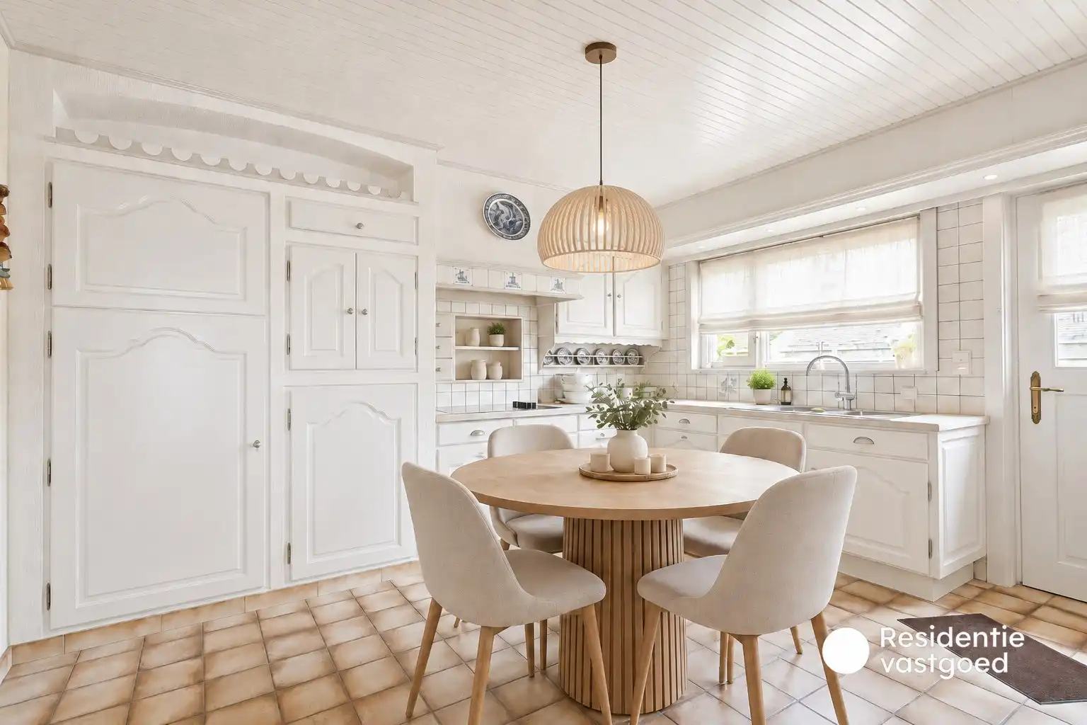 Alleenstaande bungalow met 4 slaapkamers en ruime tuin foto 19
