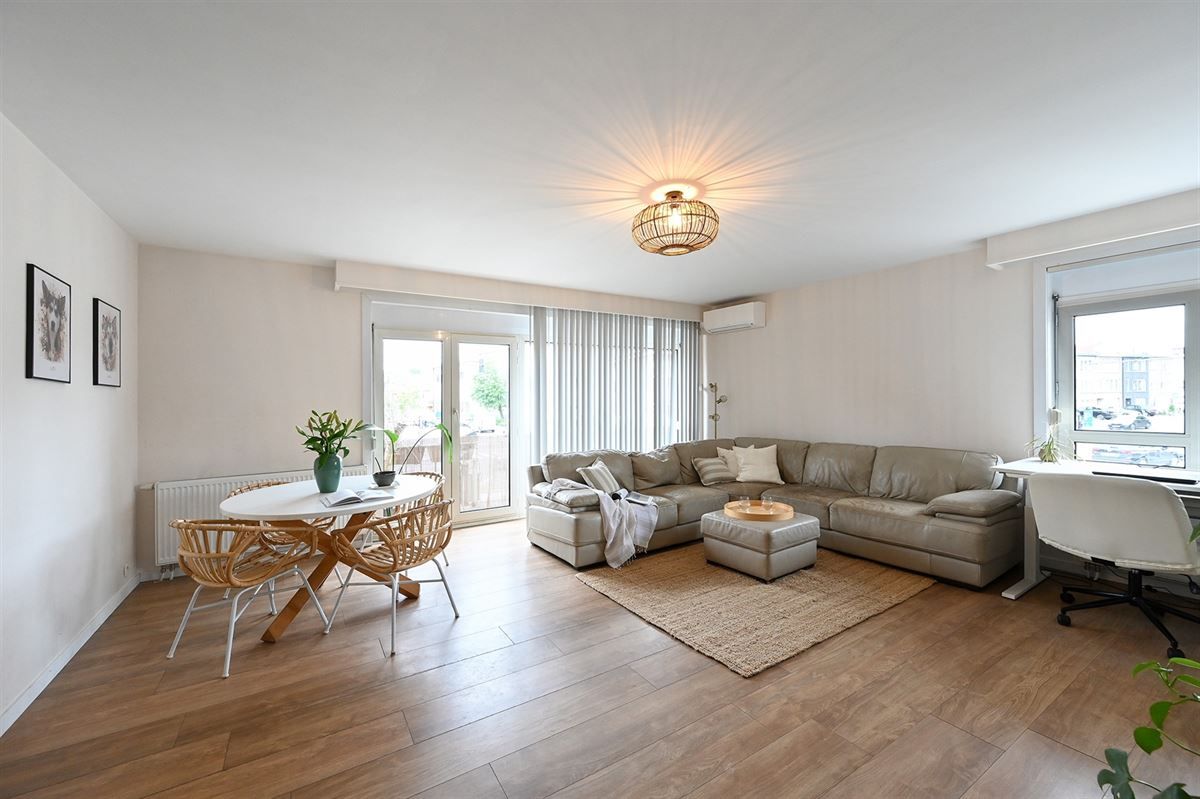 Hoekappartement met veel lichtinval en inpandige garage  foto 2