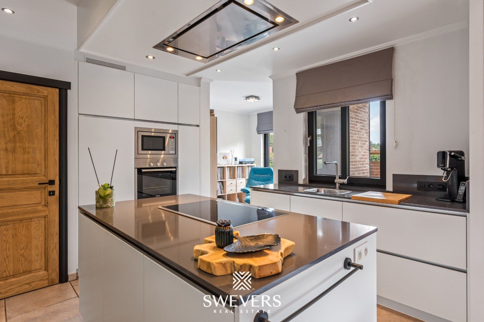 Landelijke vrijstaande woning met ruime slaapkamers, zonnig terras en tuin foto 12