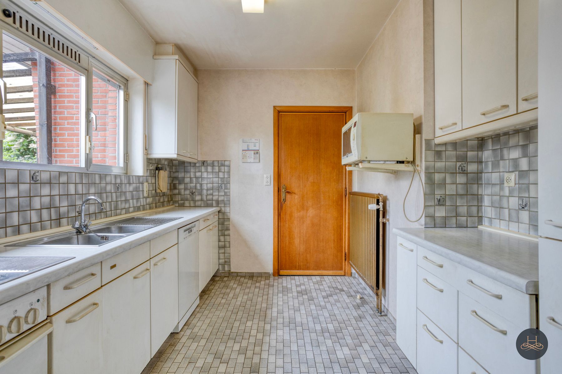 Ruime woning in een rustige groene wijk op een groot perceel foto 30