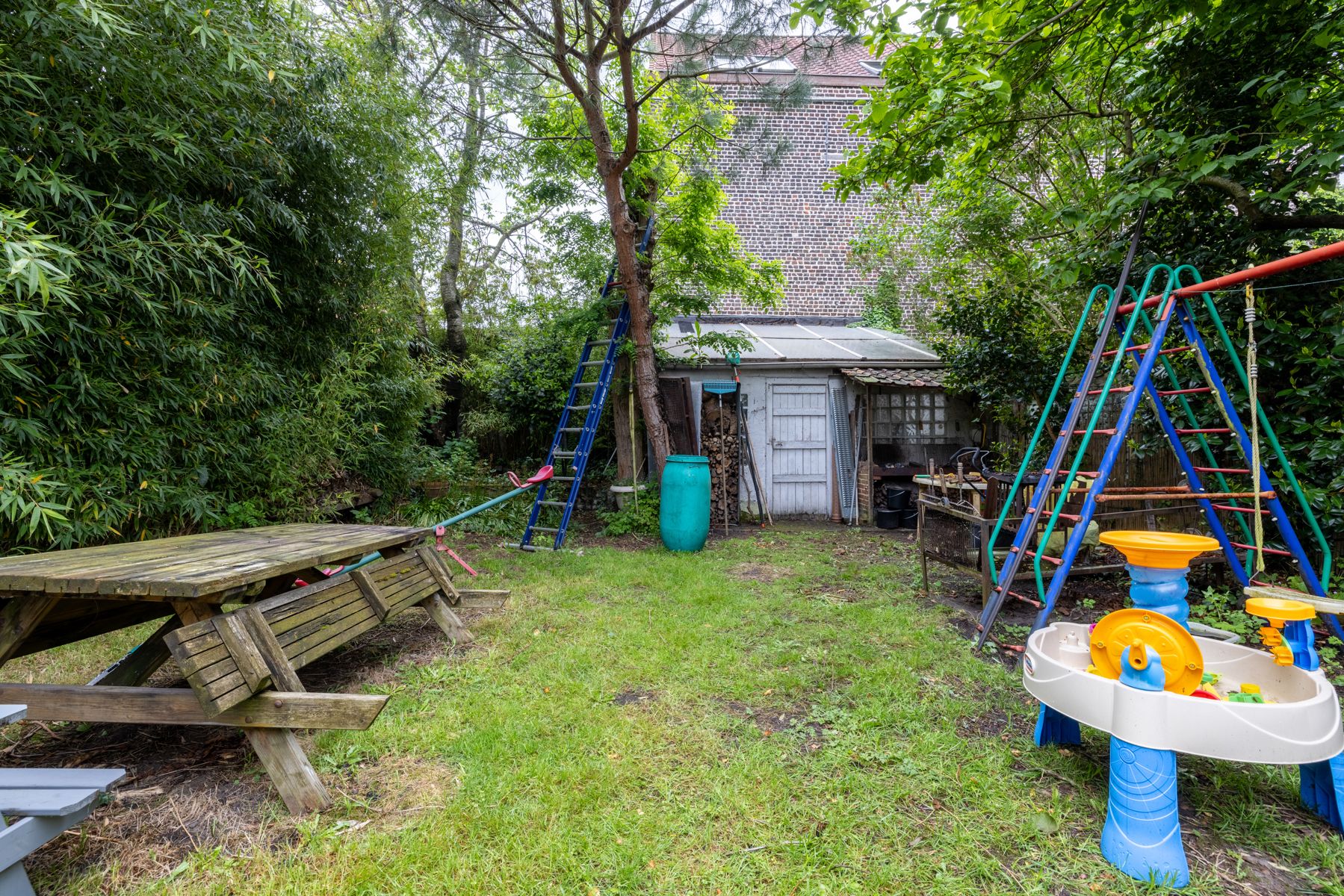 Woning met 5 slaapkamers, garage en tuin foto 13