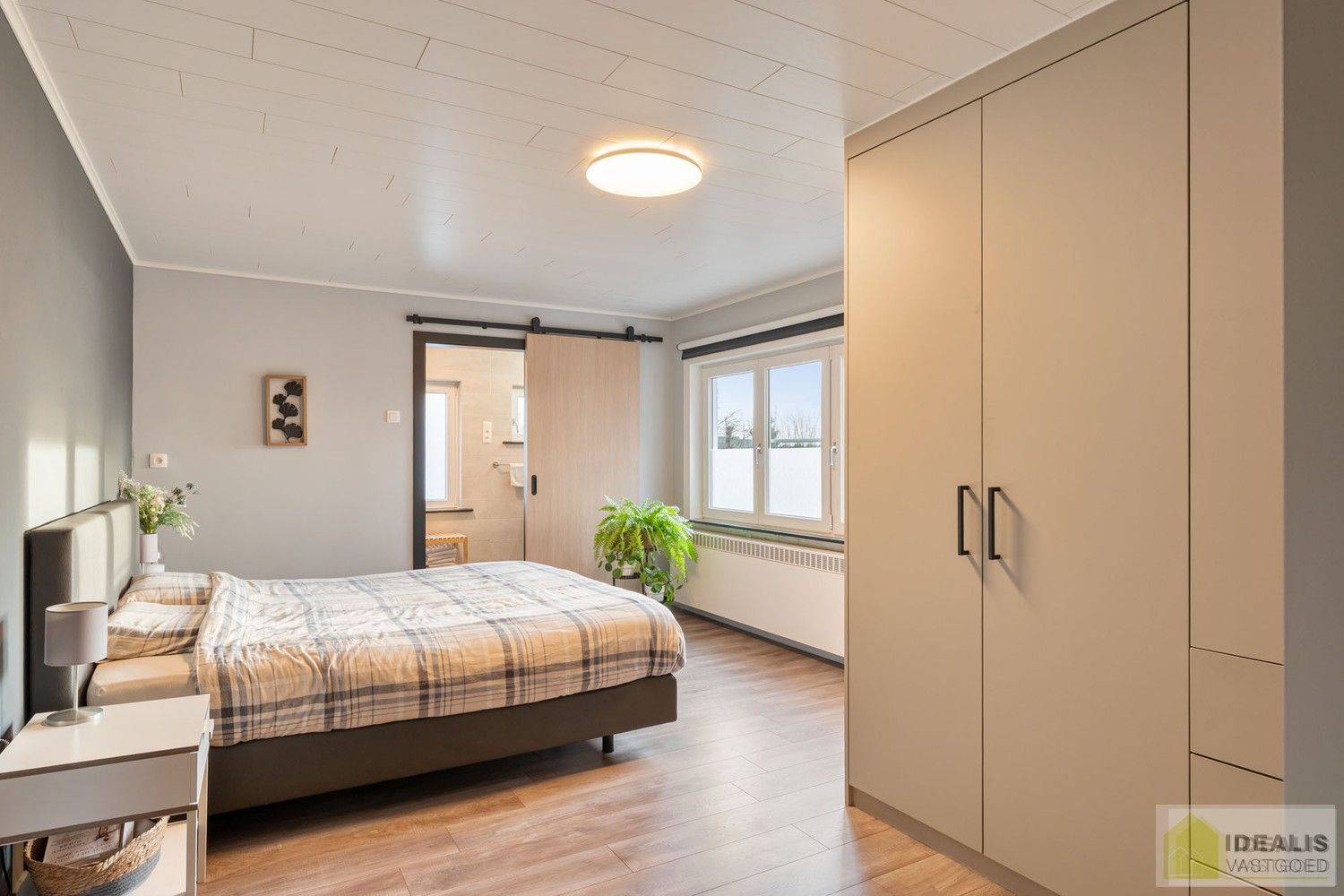 IDEALIS VASTGOED – Instapklare eengezinswoning met een lichtrijke leefruimte, 3 ruime slaapkamers (mogelijks 4), 2 badkamers op een fijn zuid-oost georiënteerd perceel! Deze woning bevindt zich op een perceel van 5a 19ca in een rustige en gezinsvriendelijke woonstraat! foto 25