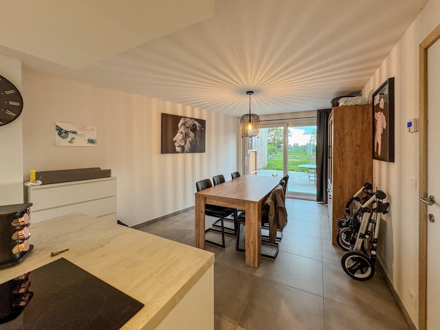 Volledig gerenoveerde woning met 3 slaapkamers, carport en tuin. foto 4