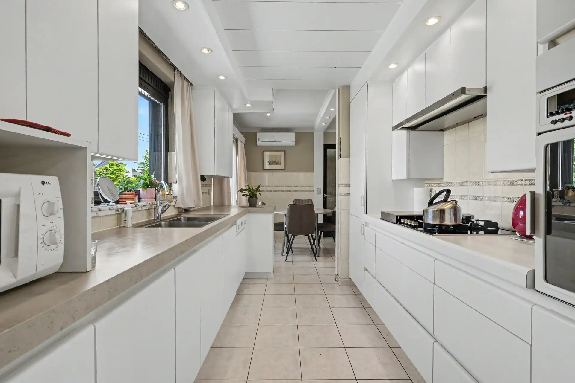 Ruime laagbouwwoning op een mooi perceel van 1.373m² foto 10