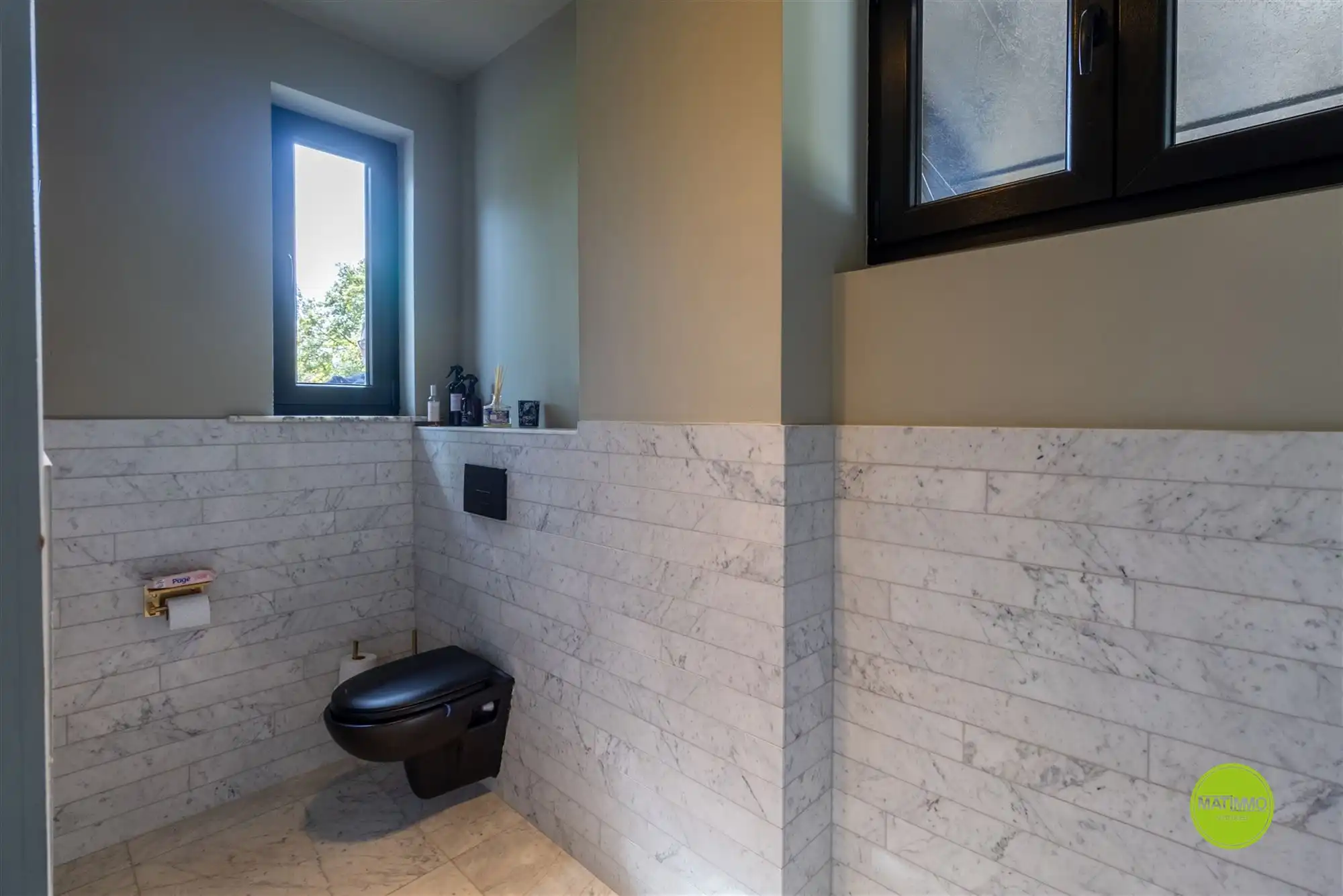 Luxueus gerenoveerde woning met groot stuk grond  foto 40