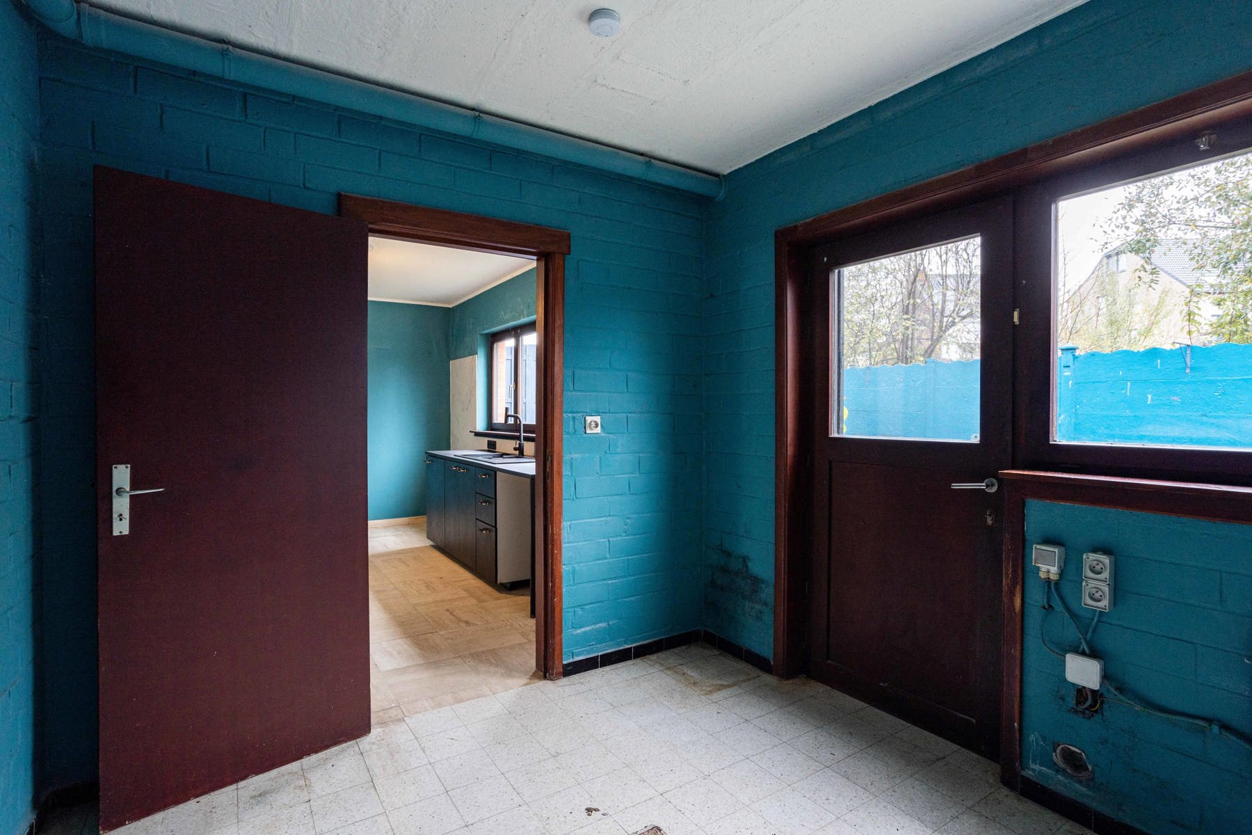 Gesloten bebouwing met garage en drie slaapkamers.  foto 7