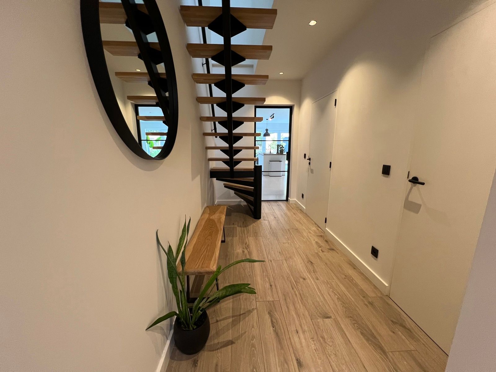 Instapklare HOB met 2slpk + bureau, tuin en garage foto 3