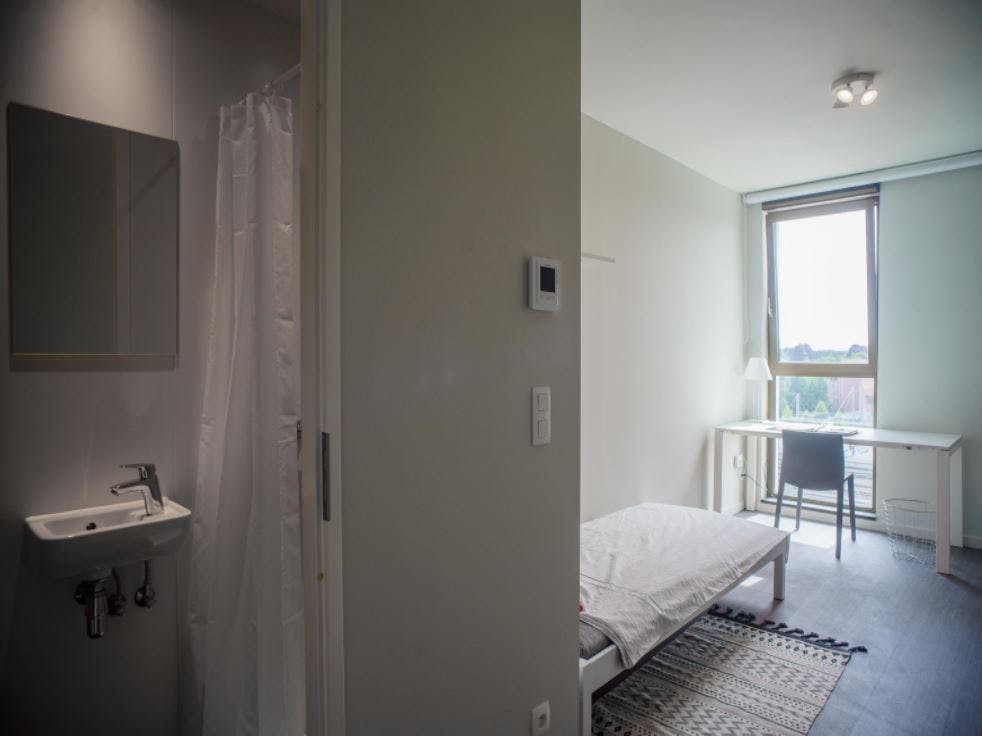 Studentenkamer te koop aan het station van Brugge foto 3